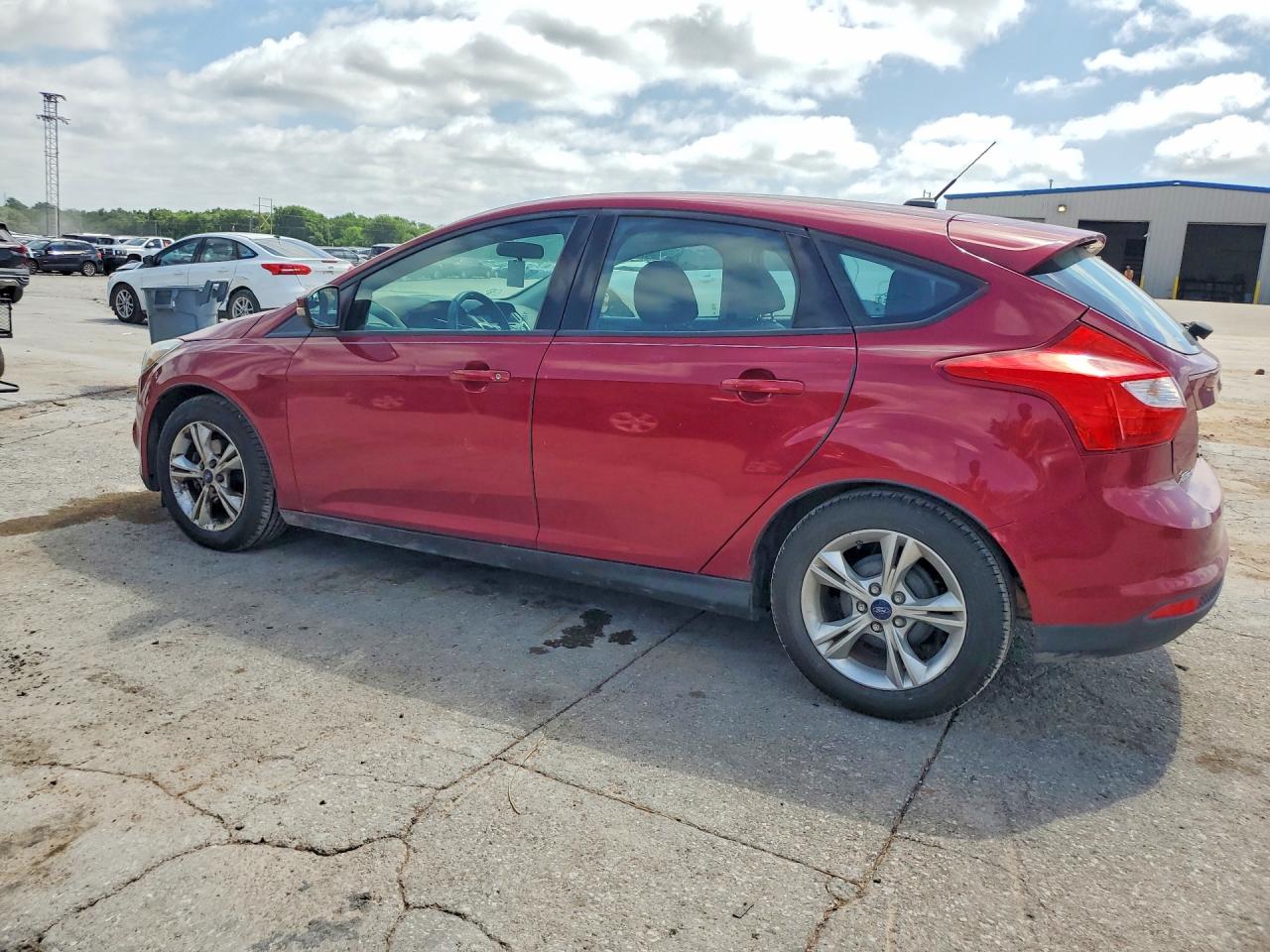 2014 Ford Focus Se Red vin: 1FADP3K26EL375528