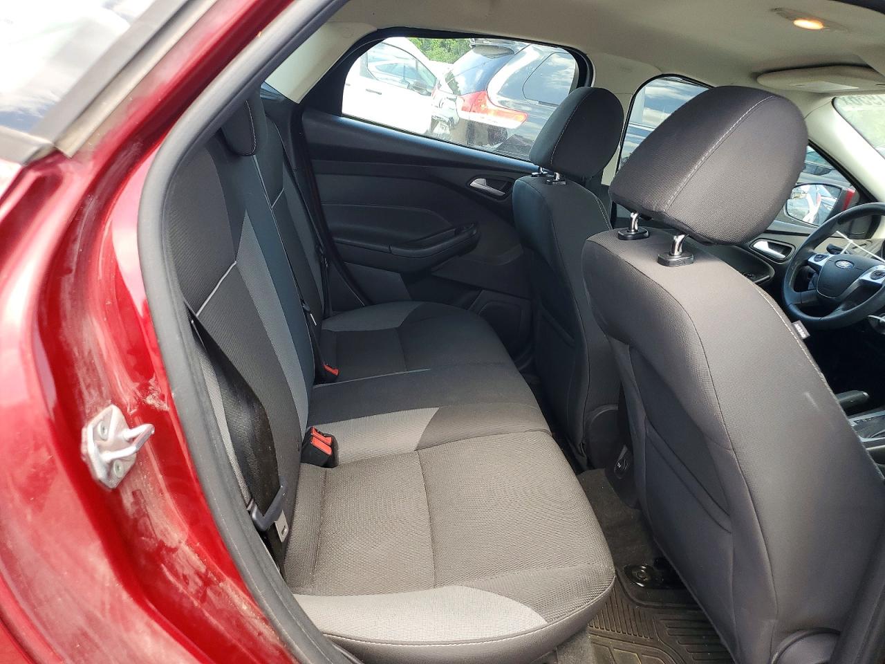 2014 Ford Focus Se Red vin: 1FADP3K26EL375528