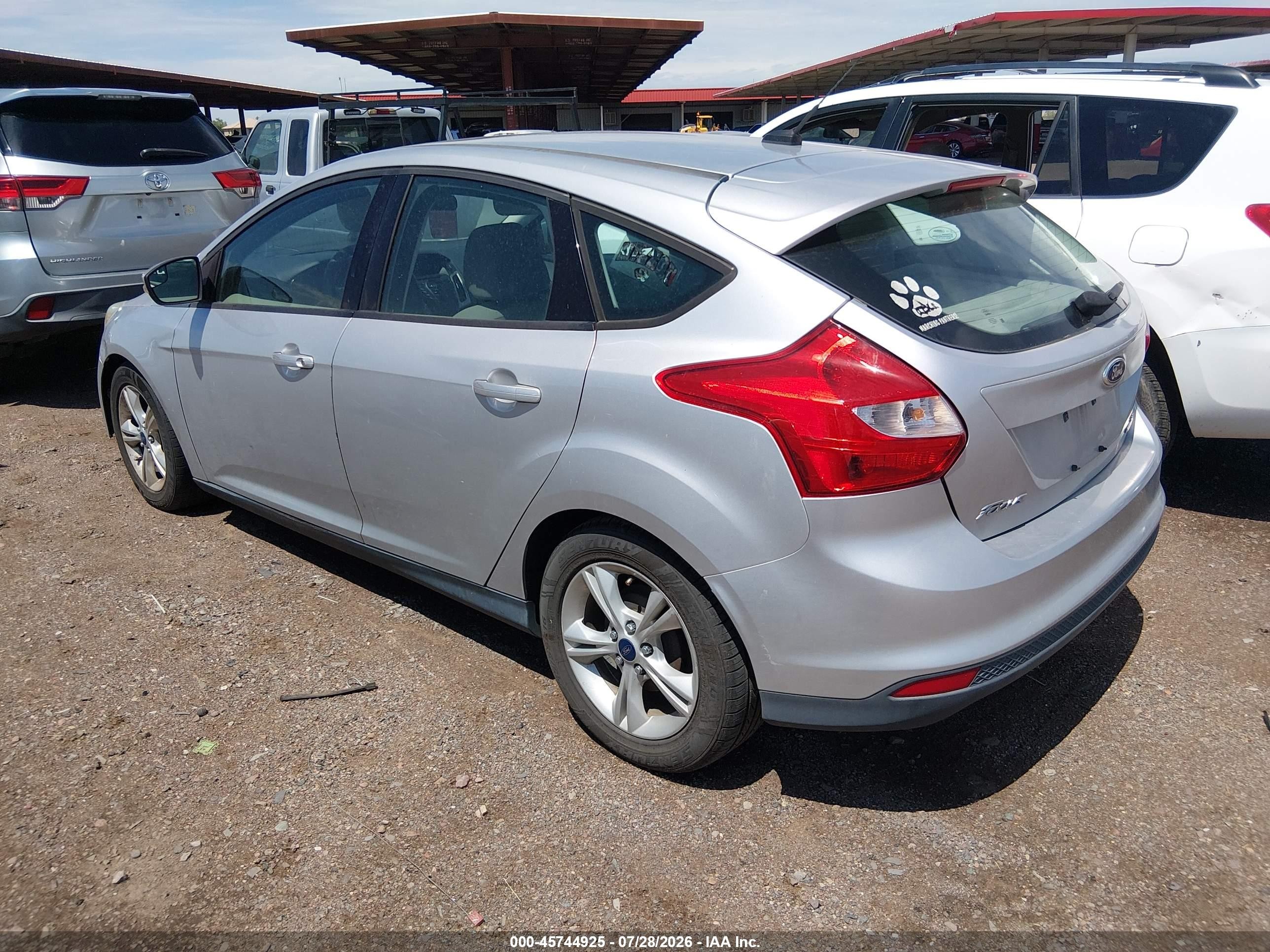 2014 Ford Focus Se Серебряный vin: 1FADP3K26EL410178