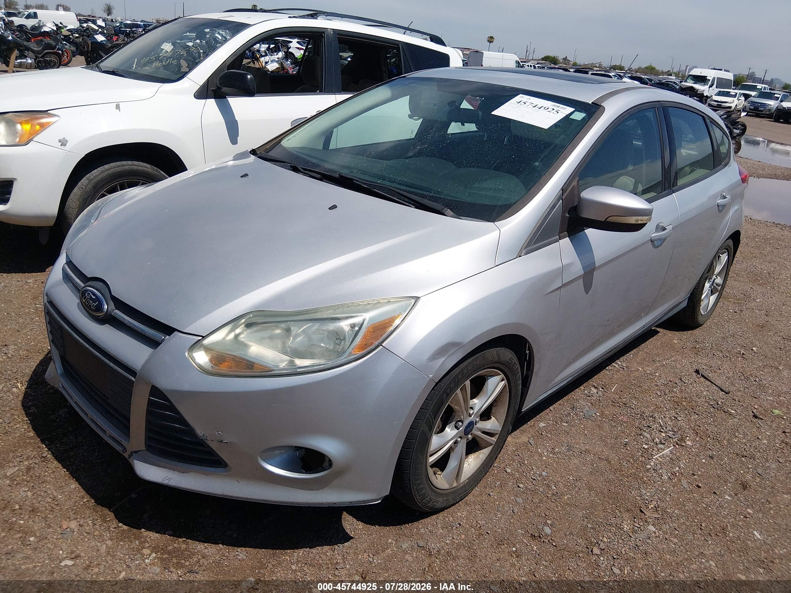 2014 Ford Focus Se Серебряный vin: 1FADP3K26EL410178