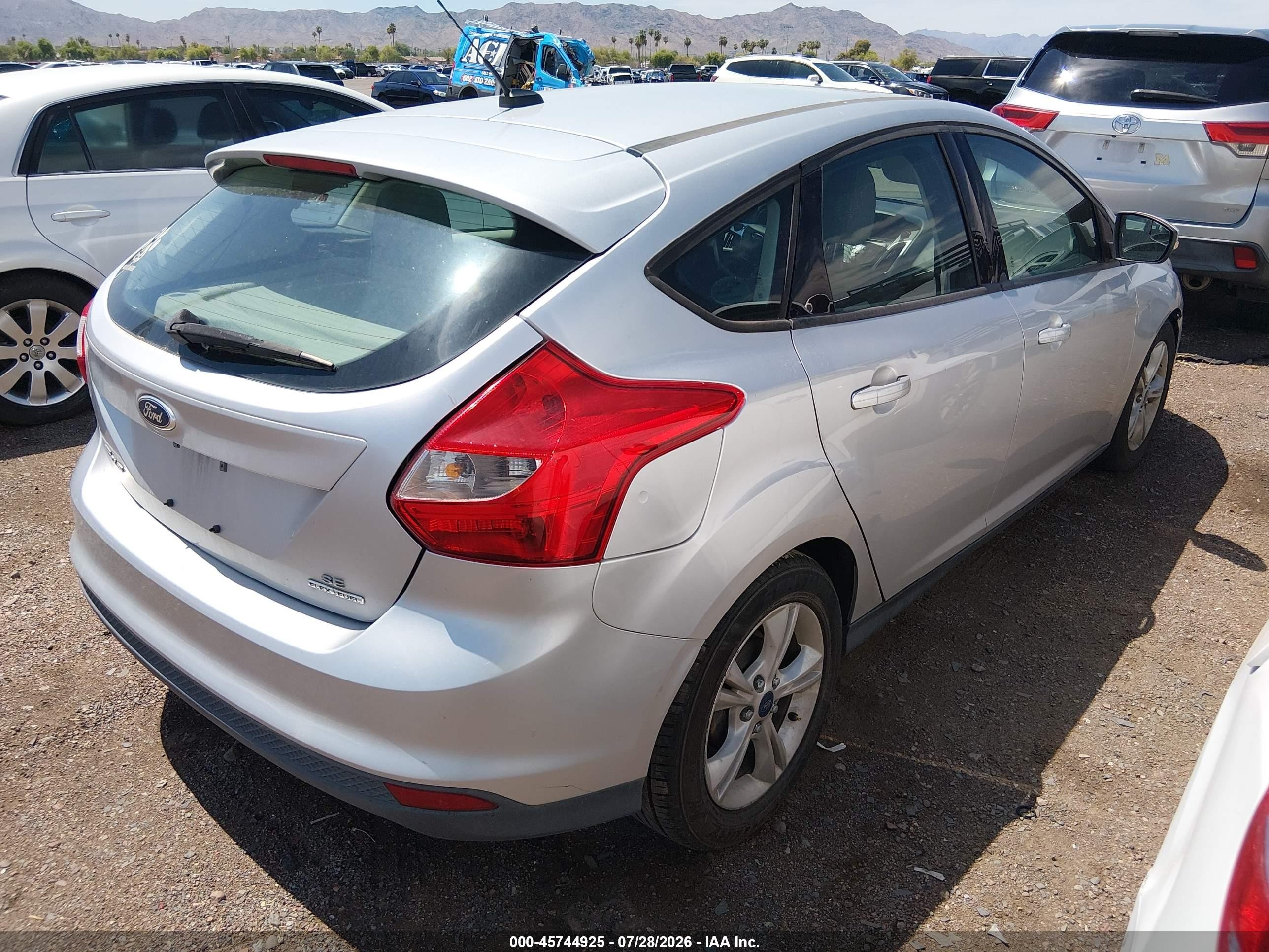 2014 Ford Focus Se Серебряный vin: 1FADP3K26EL410178