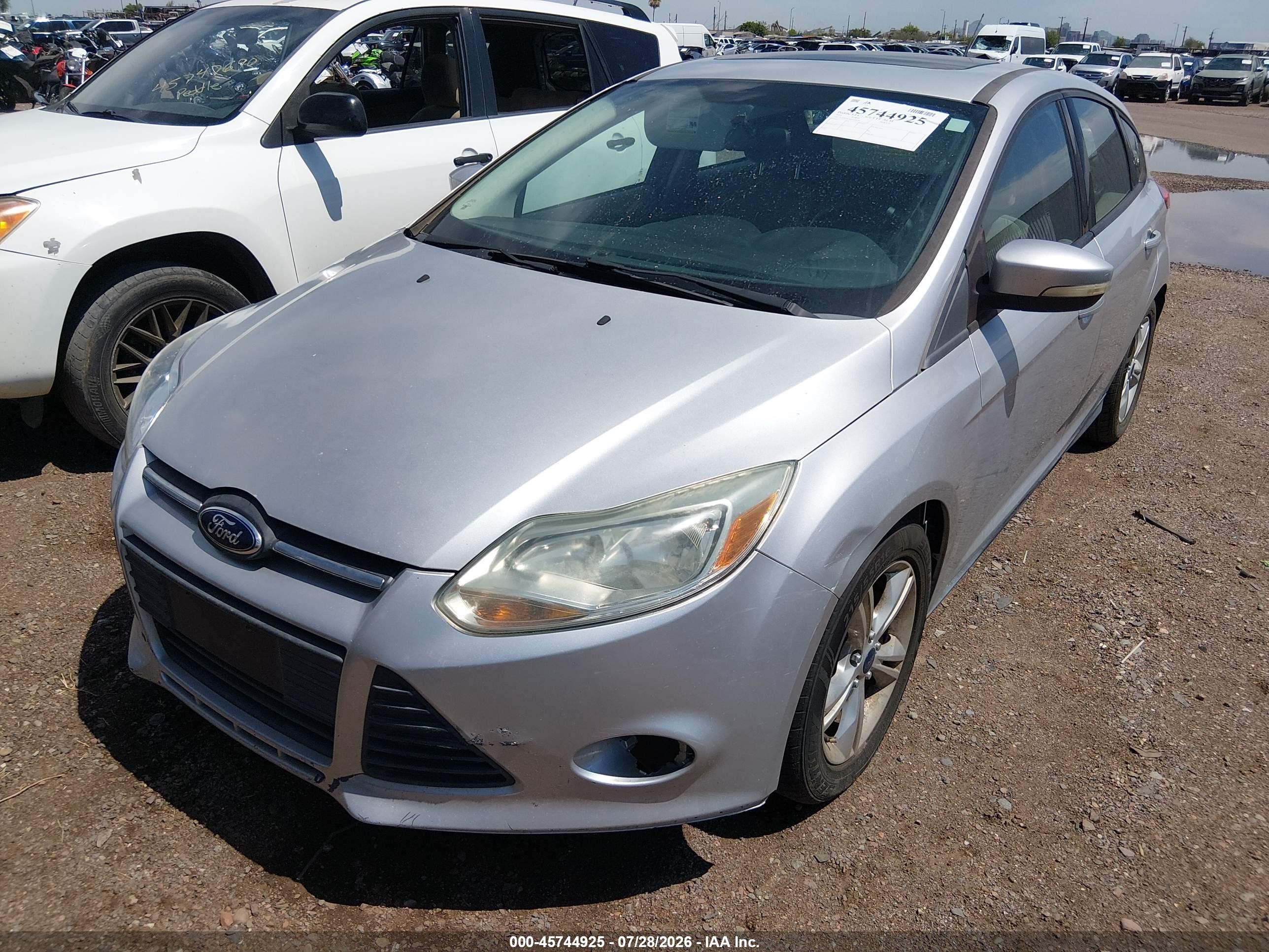 2014 Ford Focus Se Серебряный vin: 1FADP3K26EL410178