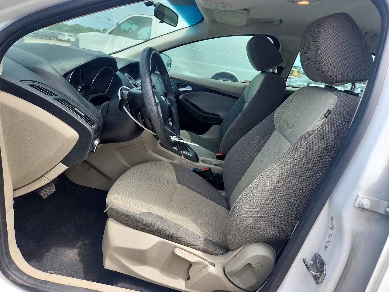 2014 Ford Focus Se White vin: 1FADP3K26EL429877