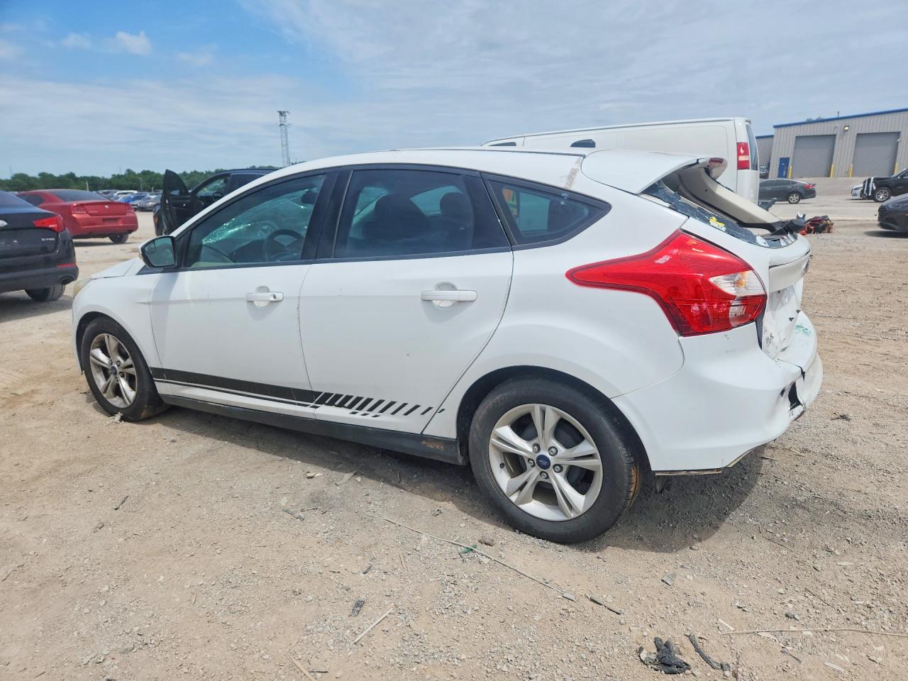 2014 Ford Focus Se White vin: 1FADP3K26EL429877