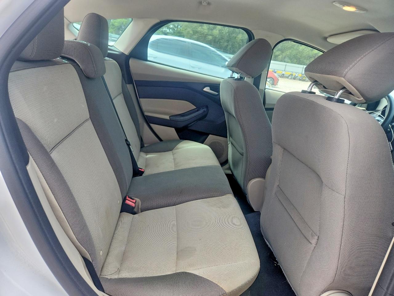 2014 Ford Focus Se White vin: 1FADP3K26EL429877