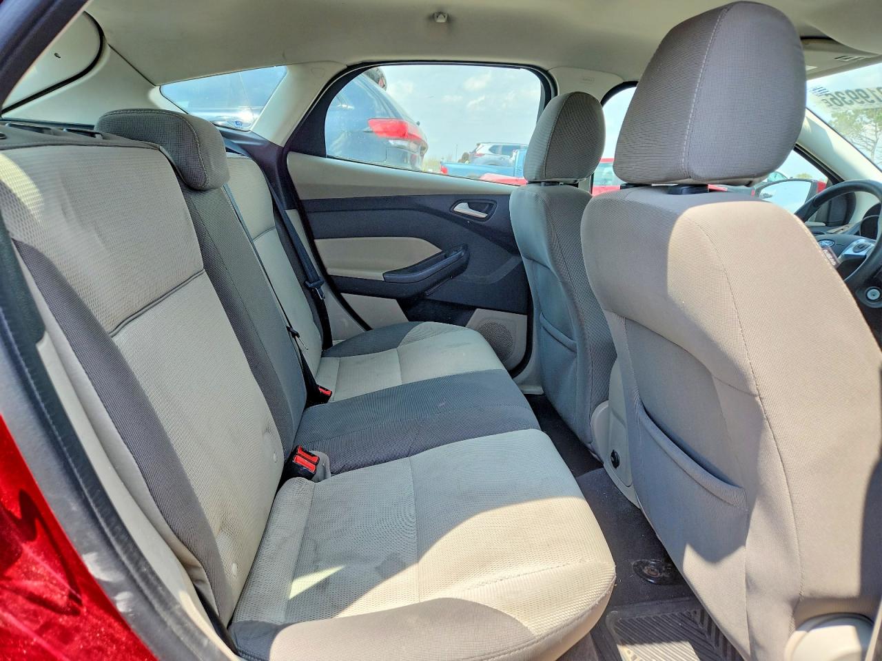 2014 Ford Focus Se Red vin: 1FADP3K26EL439258