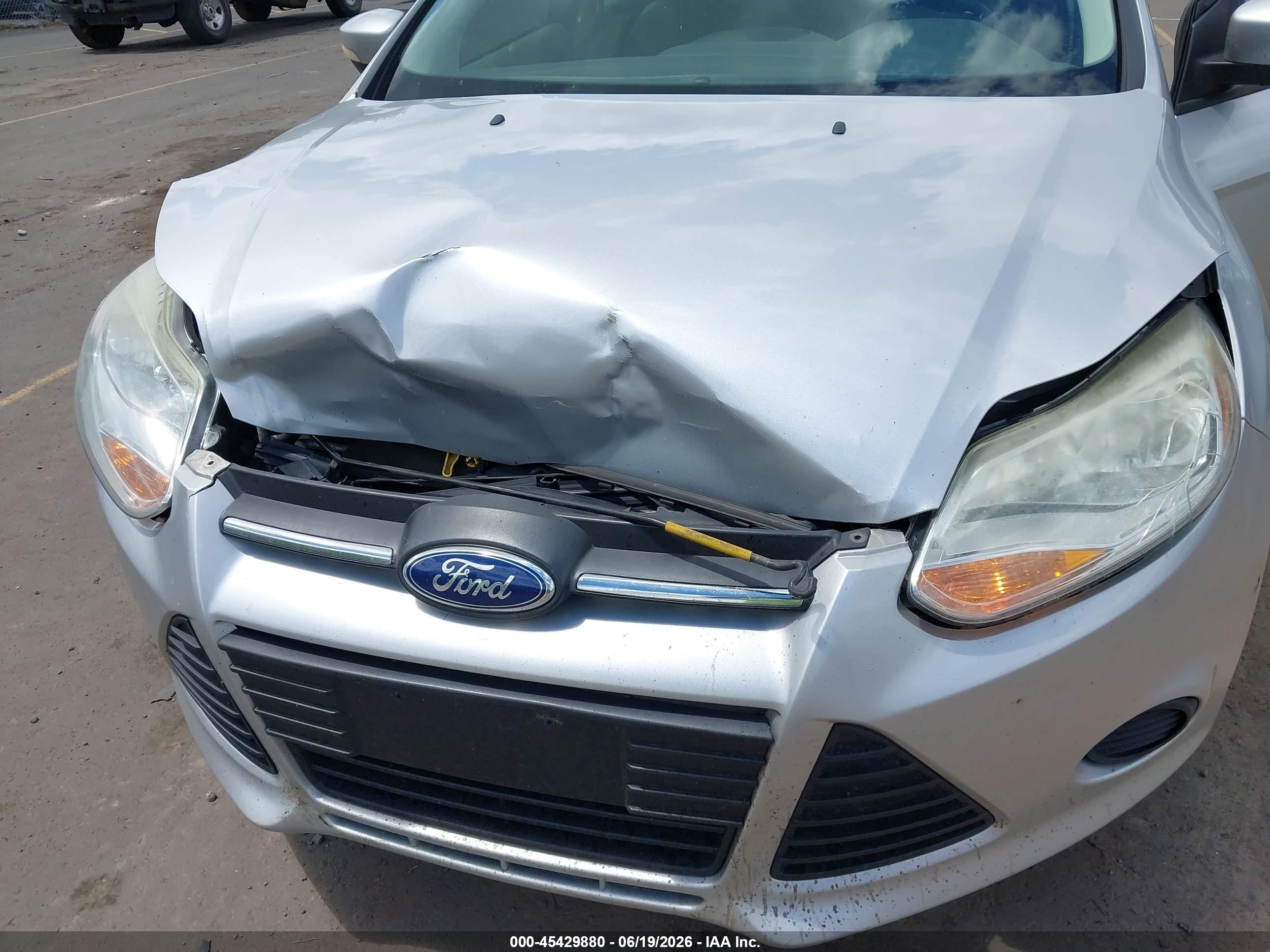 2014 Ford Focus Se Silver vin: 1FADP3K26EL445786