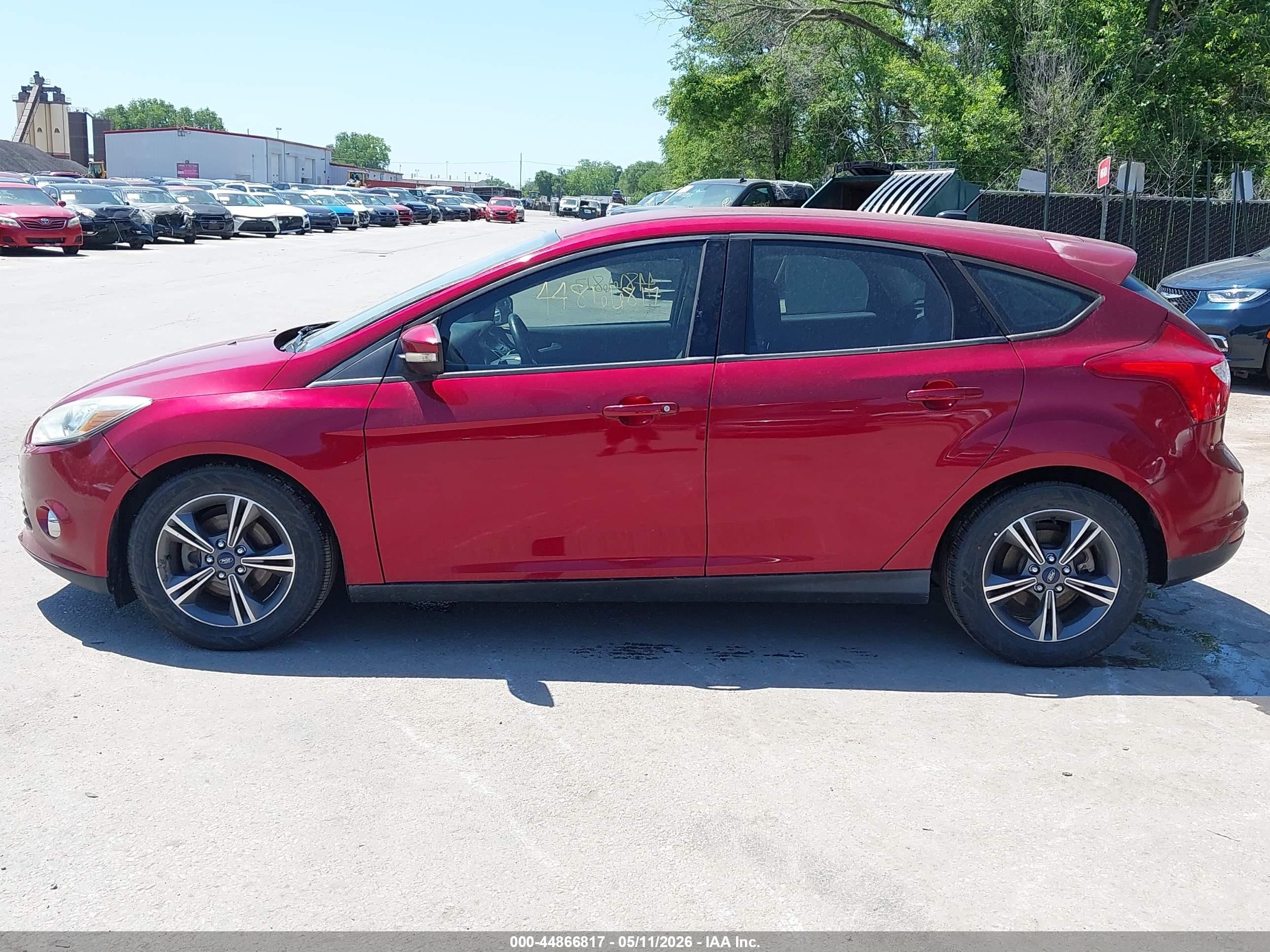 2014 Ford Focus Se Бордовый vin: 1FADP3K26EL453953