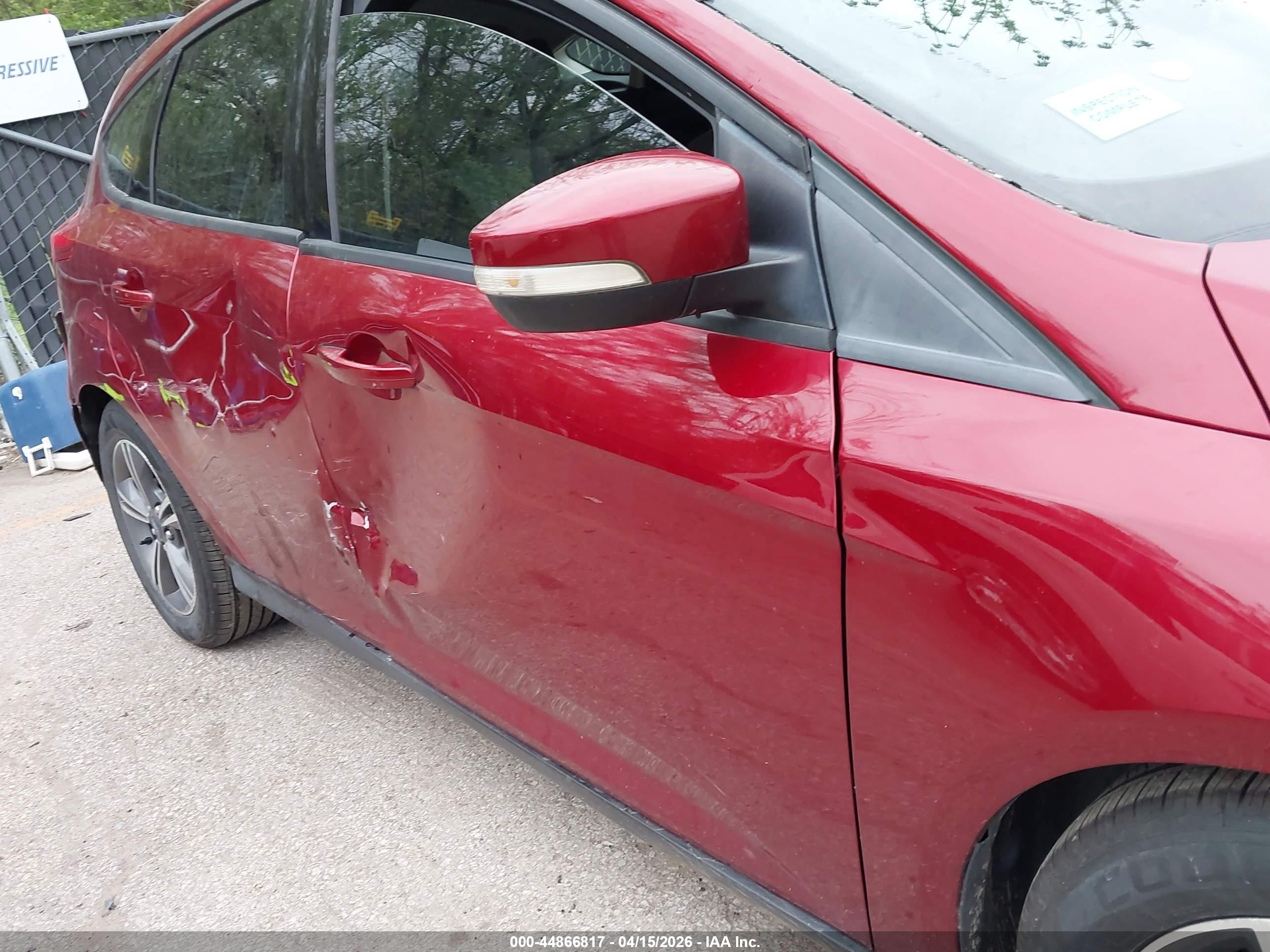 2014 Ford Focus Se Бордовый vin: 1FADP3K26EL453953