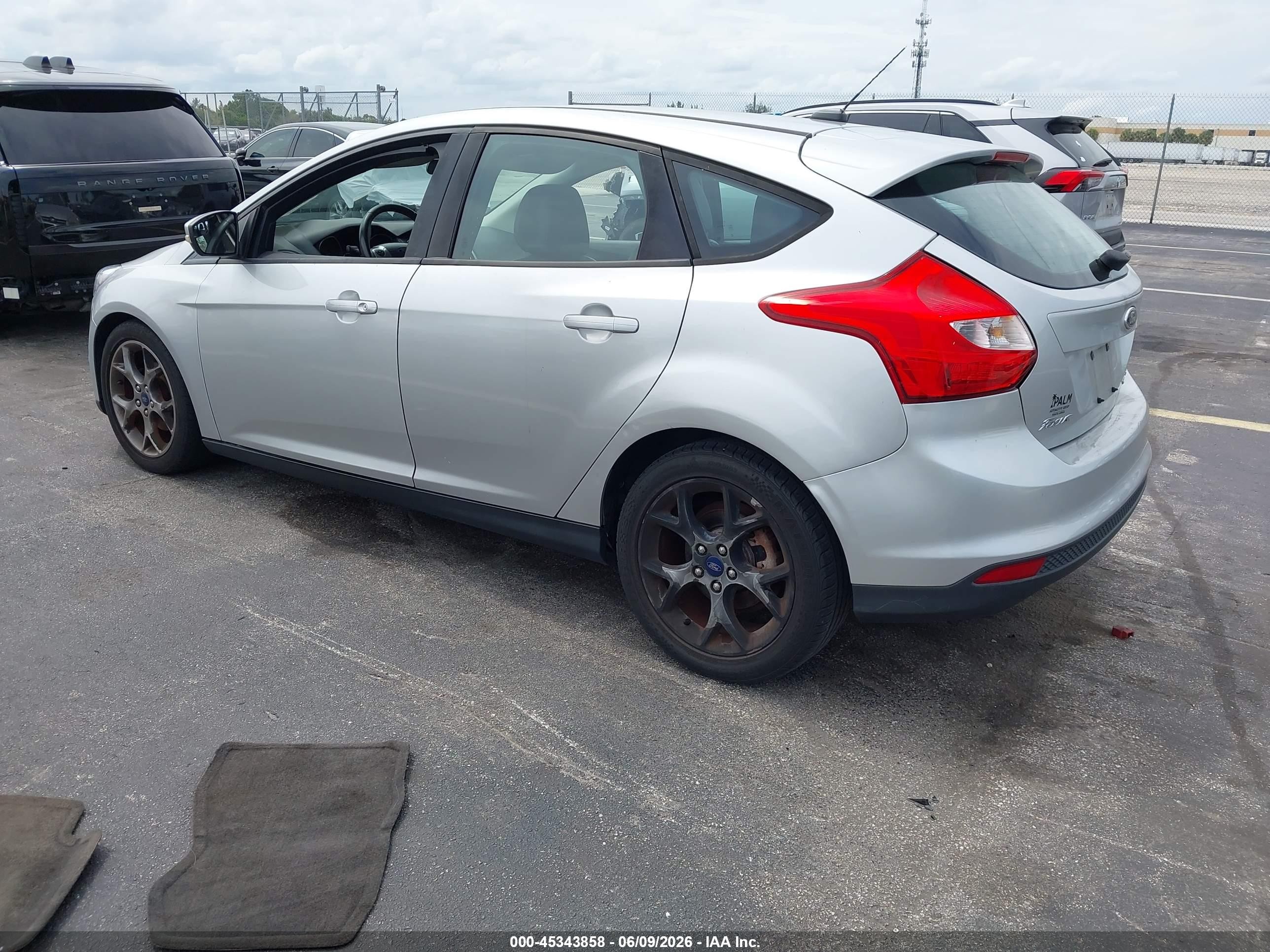 2014 Ford Focus Se Silver vin: 1FADP3K26EL455301