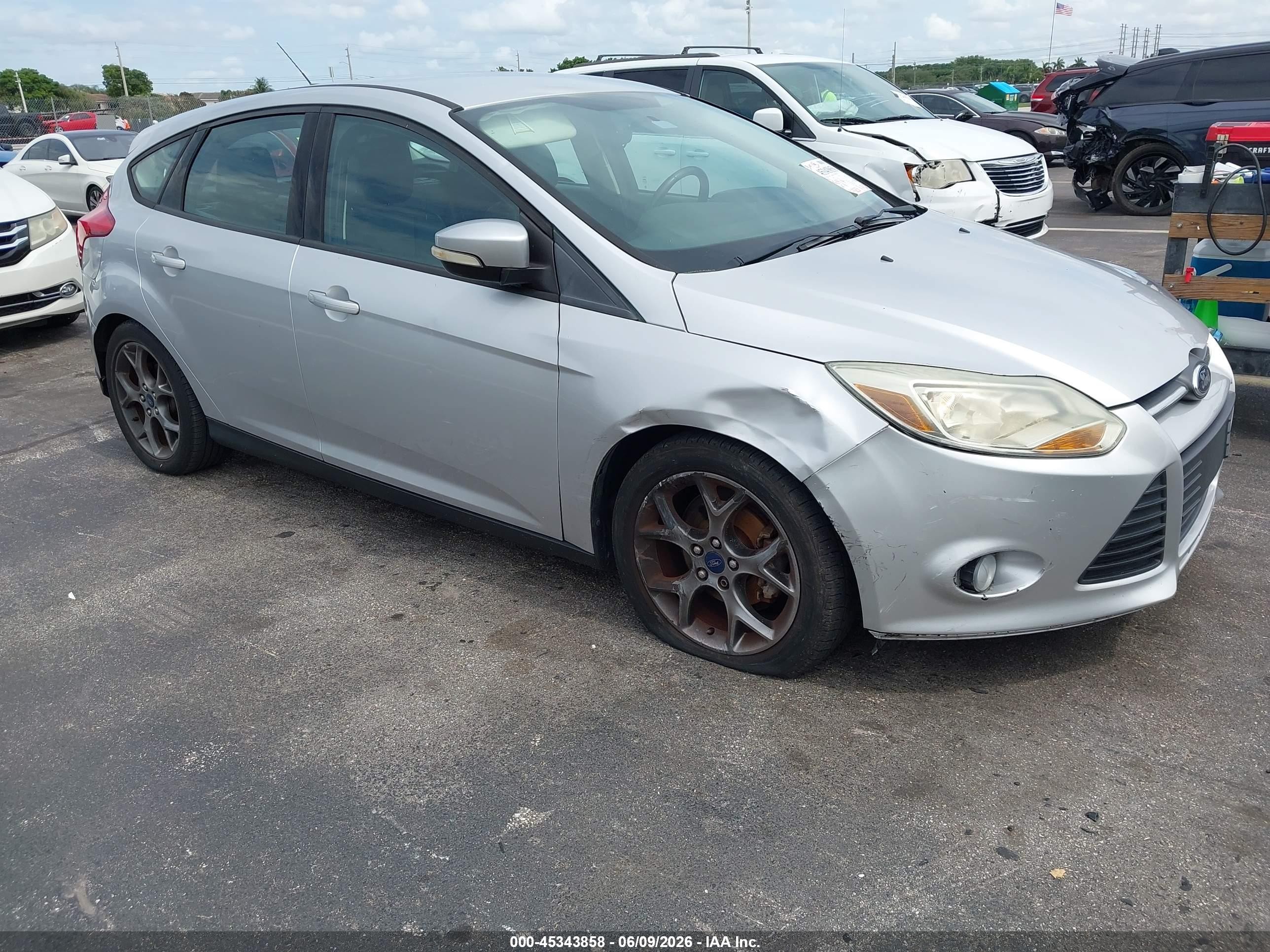2014 Ford Focus Se Silver vin: 1FADP3K26EL455301