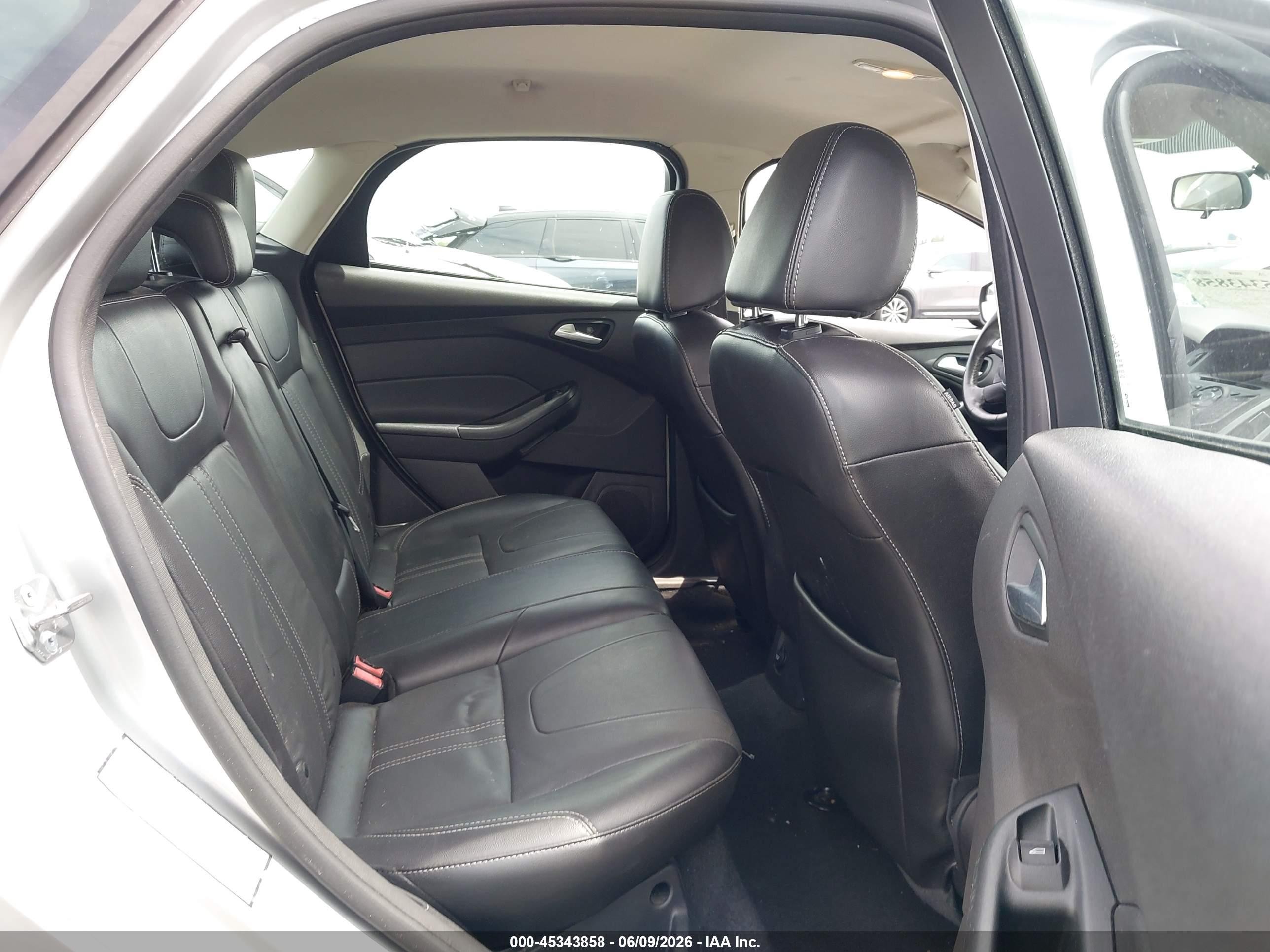 2014 Ford Focus Se Silver vin: 1FADP3K26EL455301
