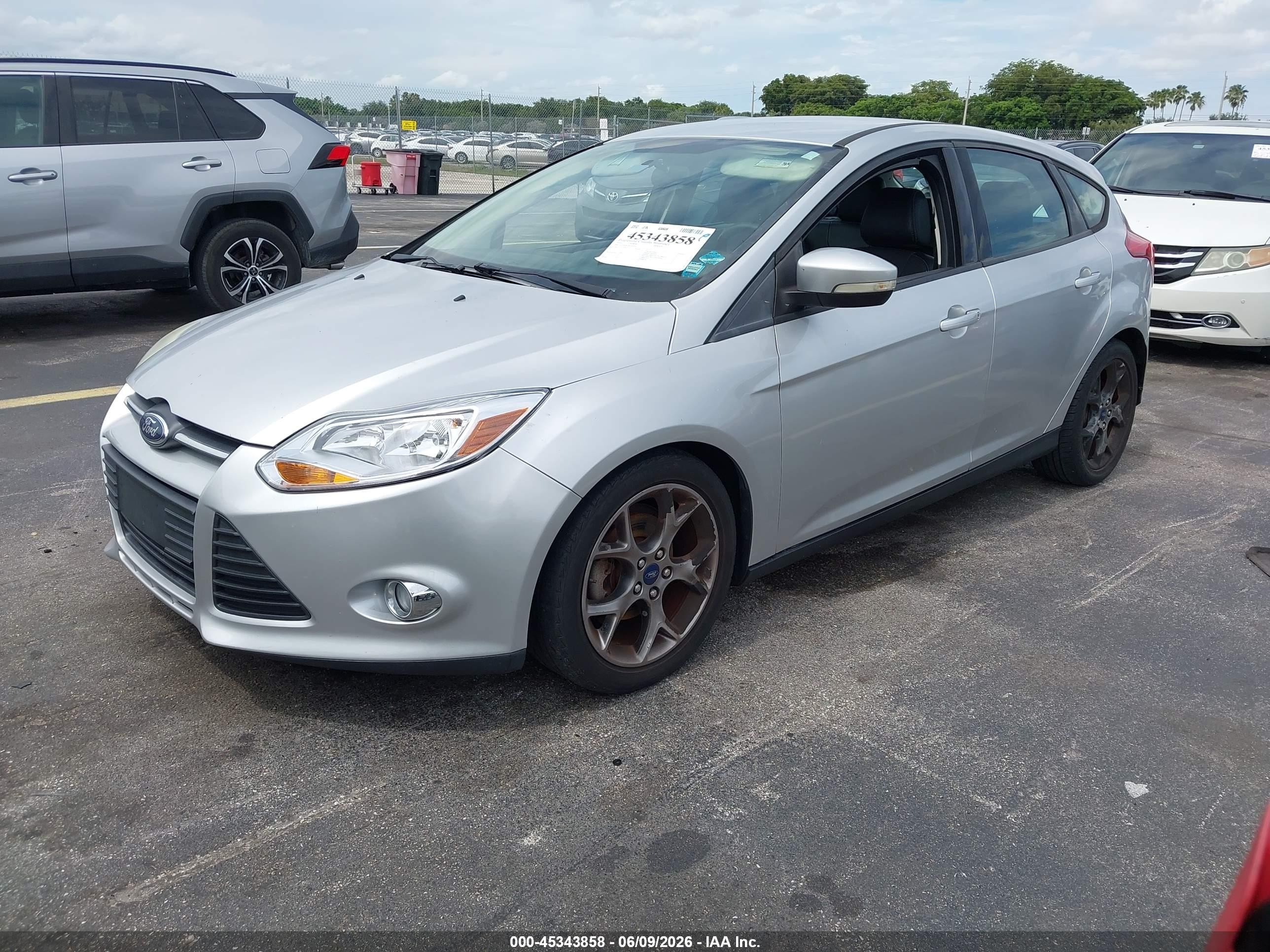 2014 Ford Focus Se Silver vin: 1FADP3K26EL455301