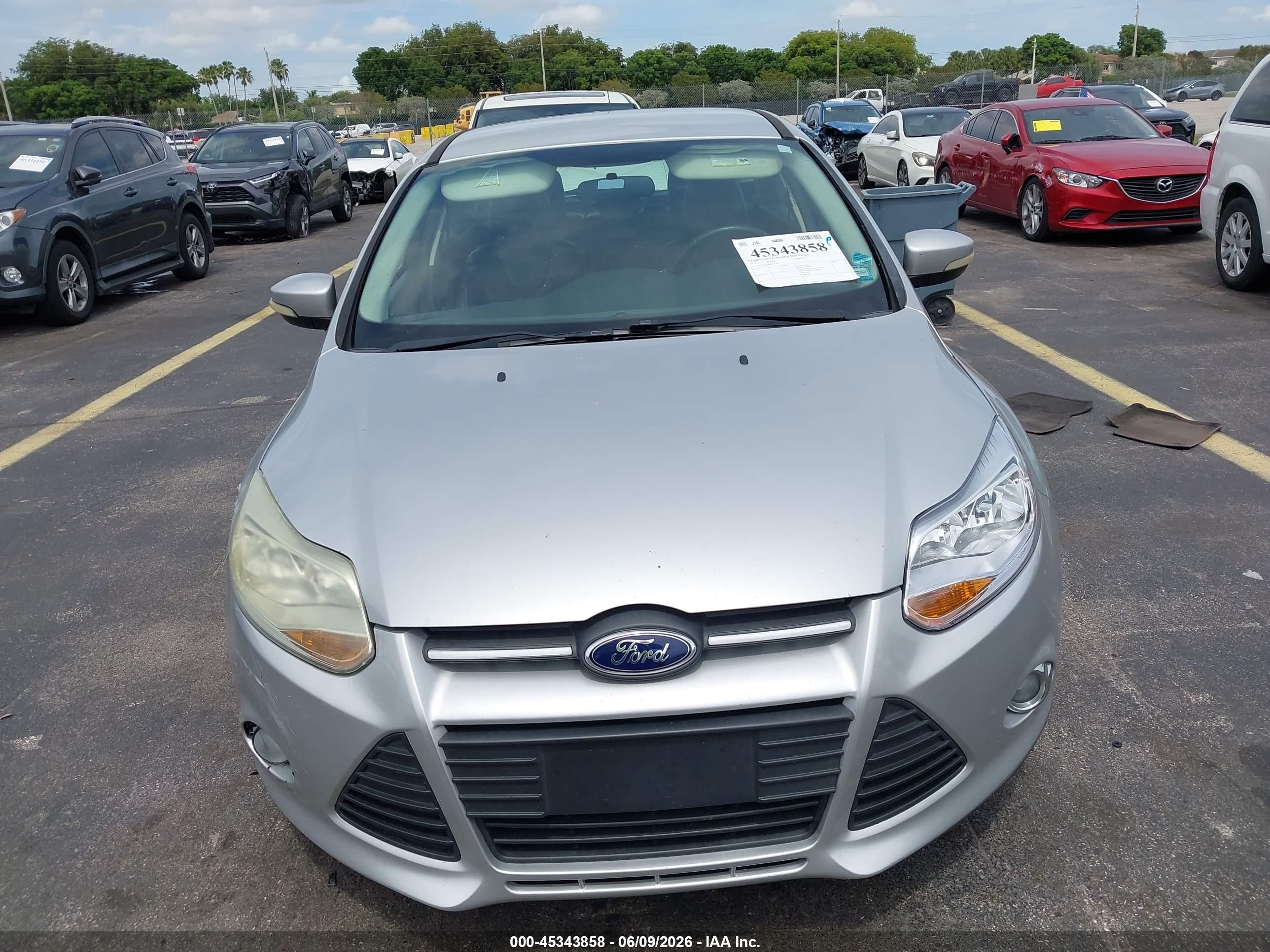 2014 Ford Focus Se Silver vin: 1FADP3K26EL455301