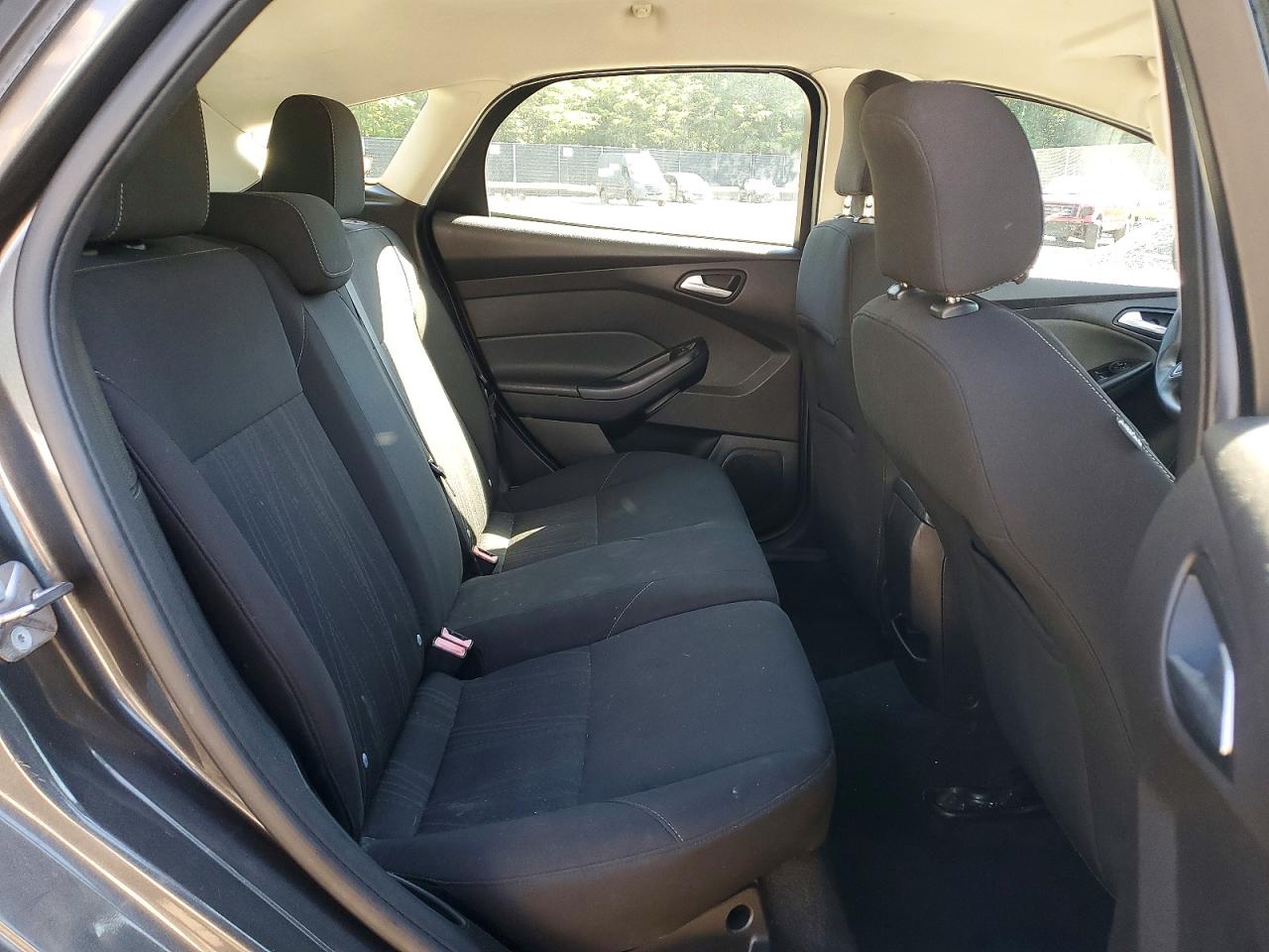 2015 Ford Focus Se Gray vin: 1FADP3K26FL222777