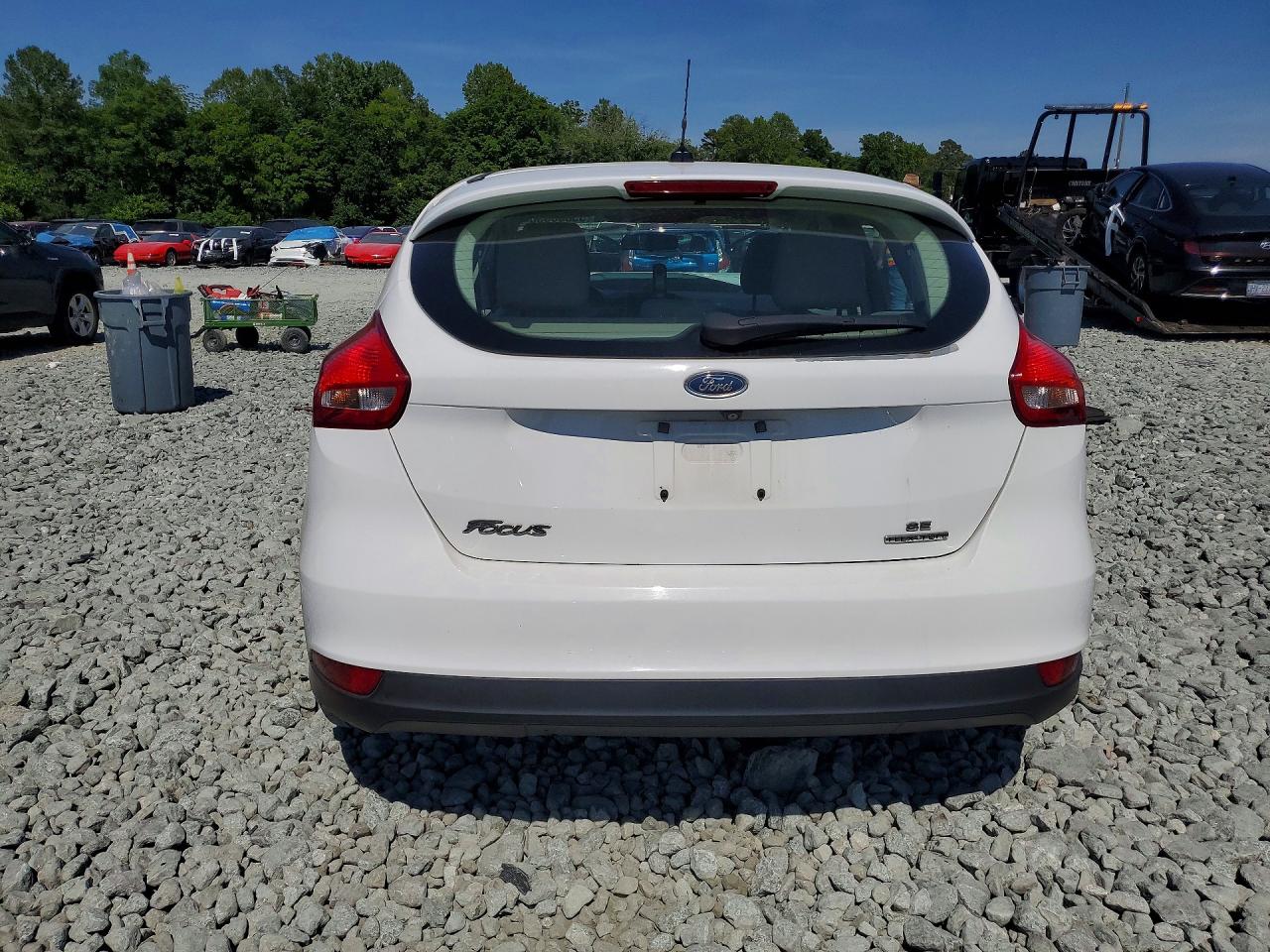 2015 Ford Focus Se White vin: 1FADP3K26FL224481