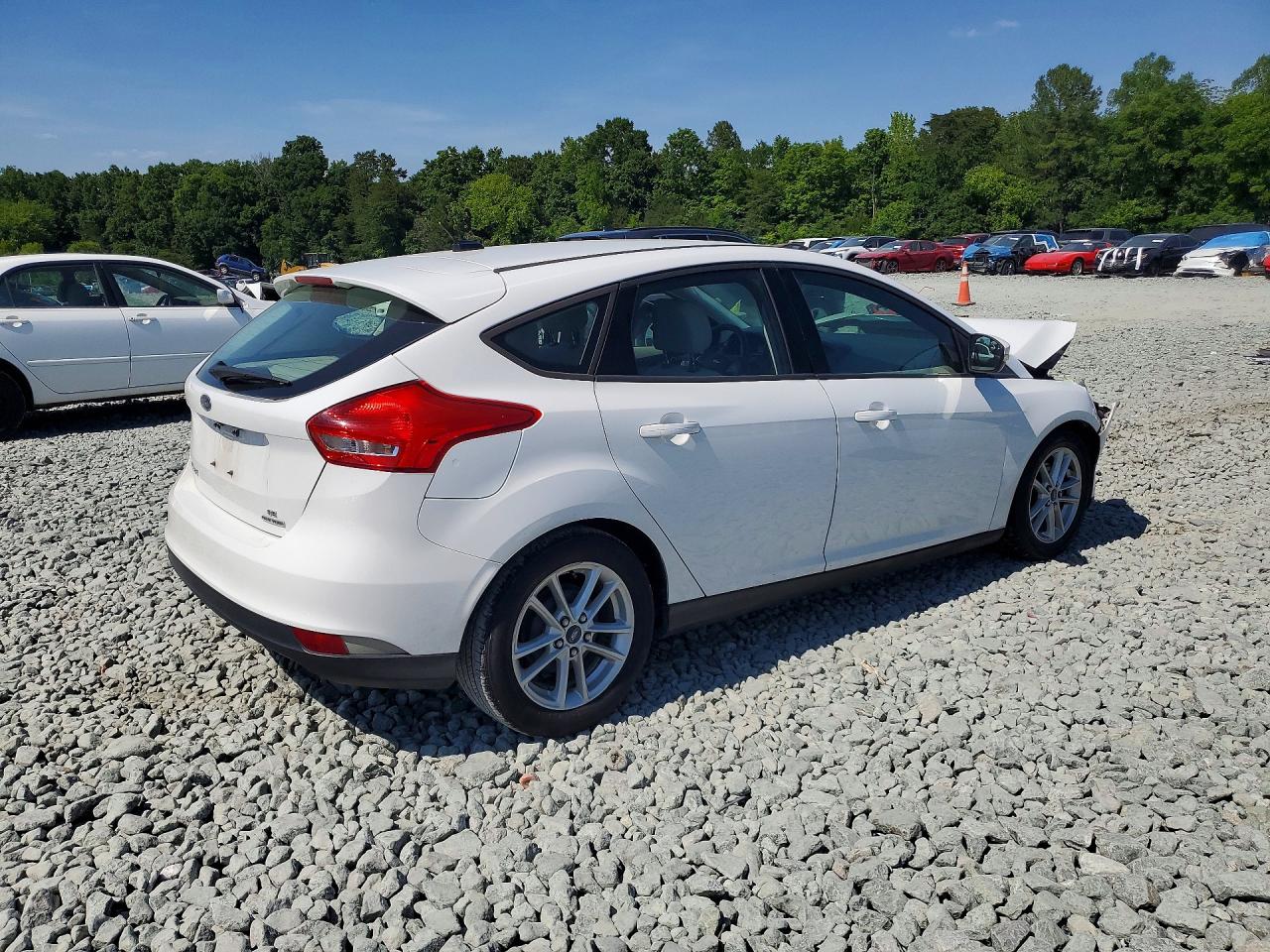 2015 Ford Focus Se White vin: 1FADP3K26FL224481
