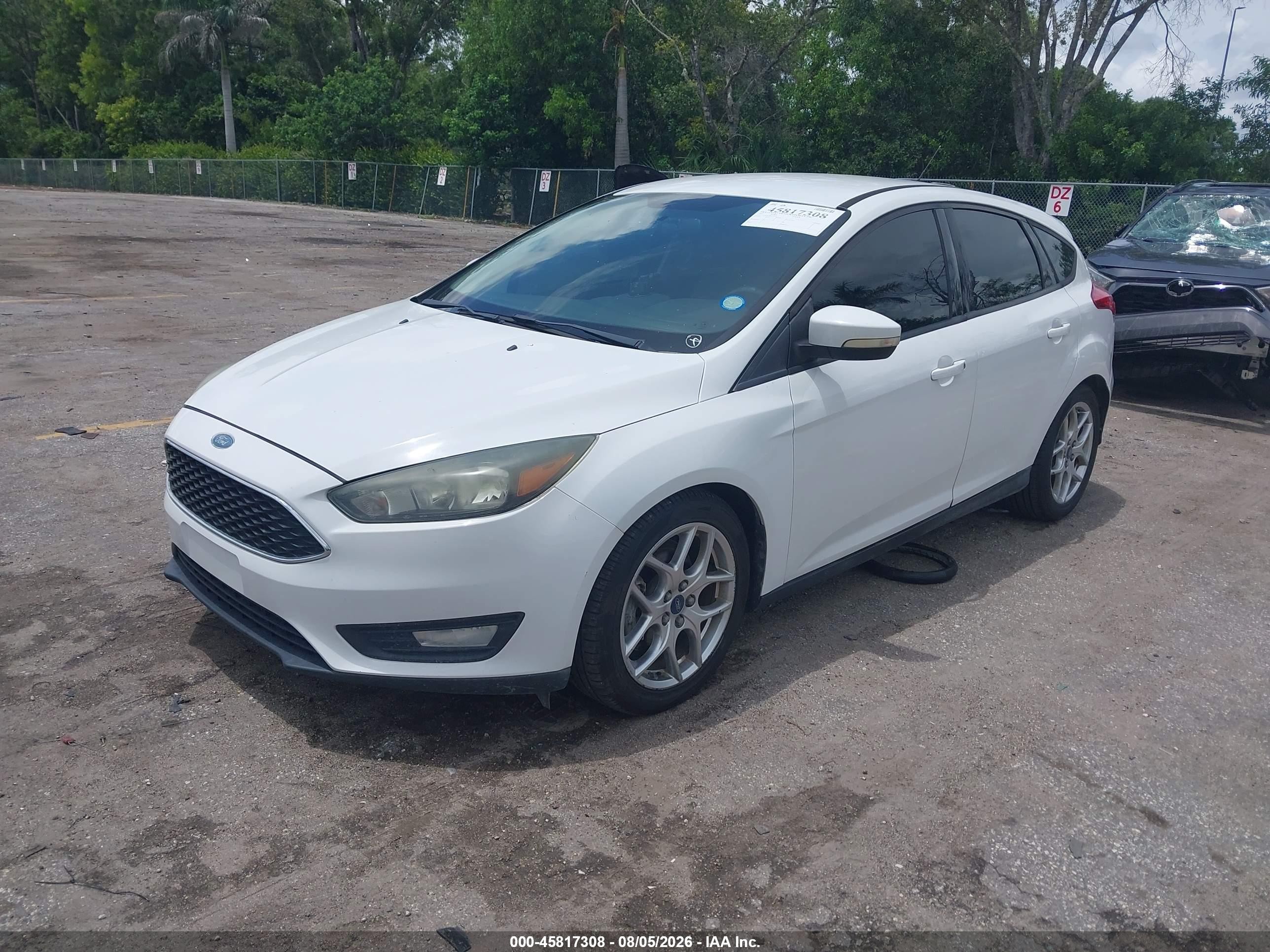 2015 Ford Focus Se White vin: 1FADP3K26FL227896