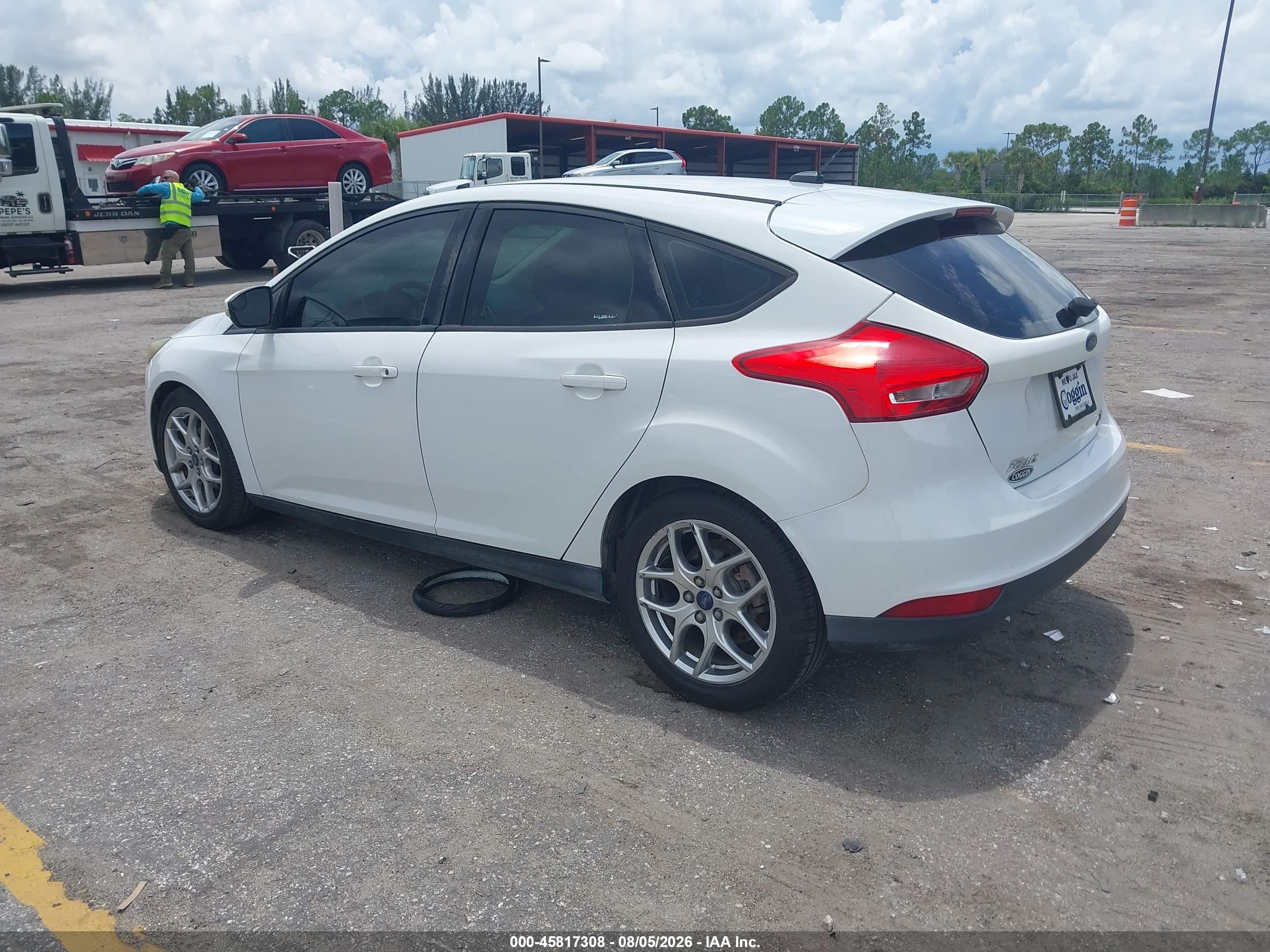 2015 Ford Focus Se White vin: 1FADP3K26FL227896