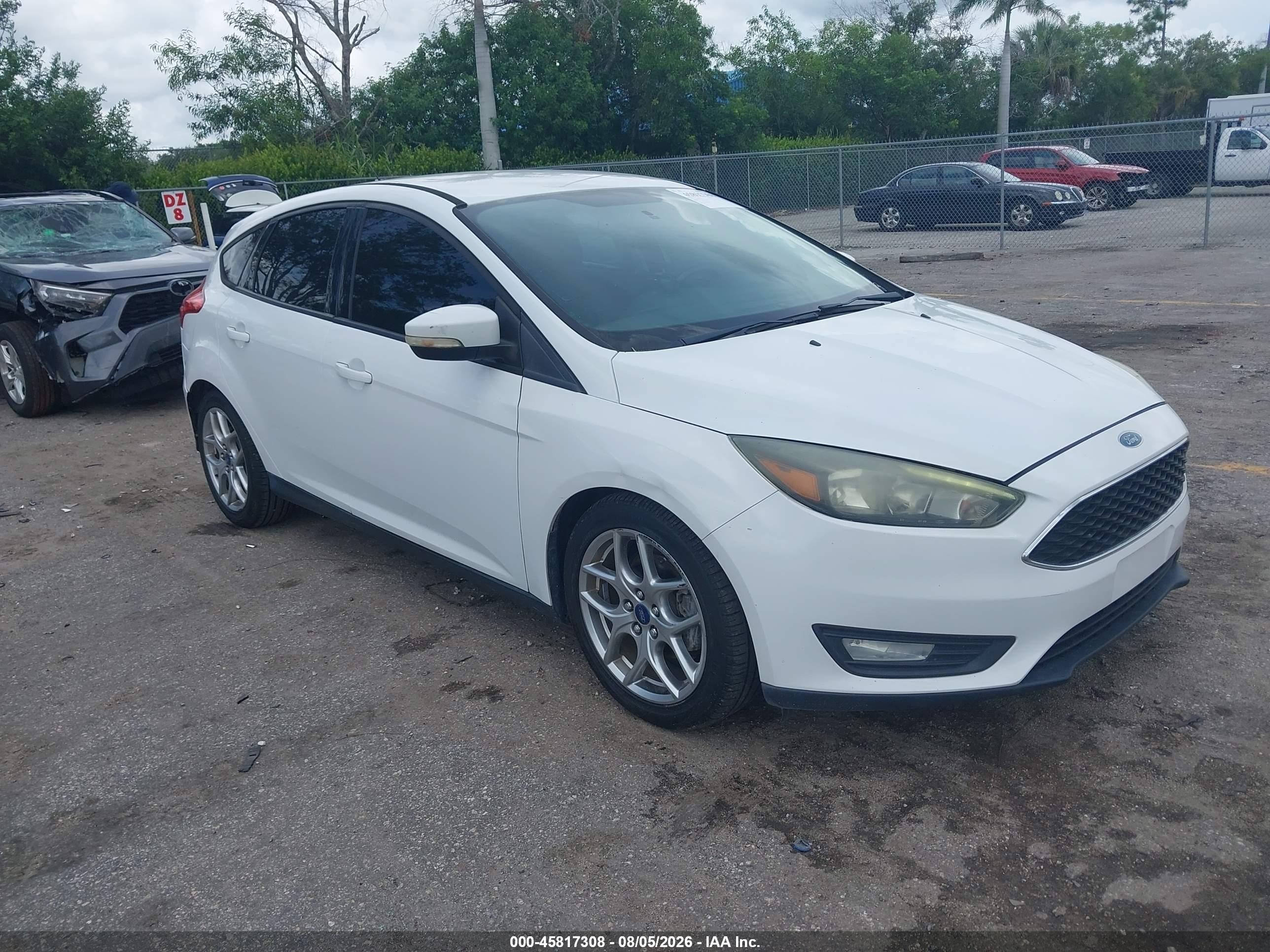 2015 Ford Focus Se White vin: 1FADP3K26FL227896