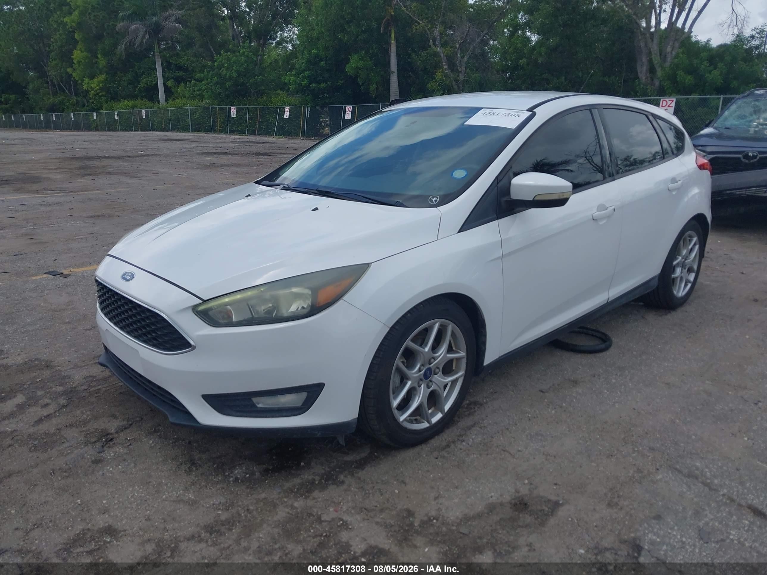 2015 Ford Focus Se White vin: 1FADP3K26FL227896