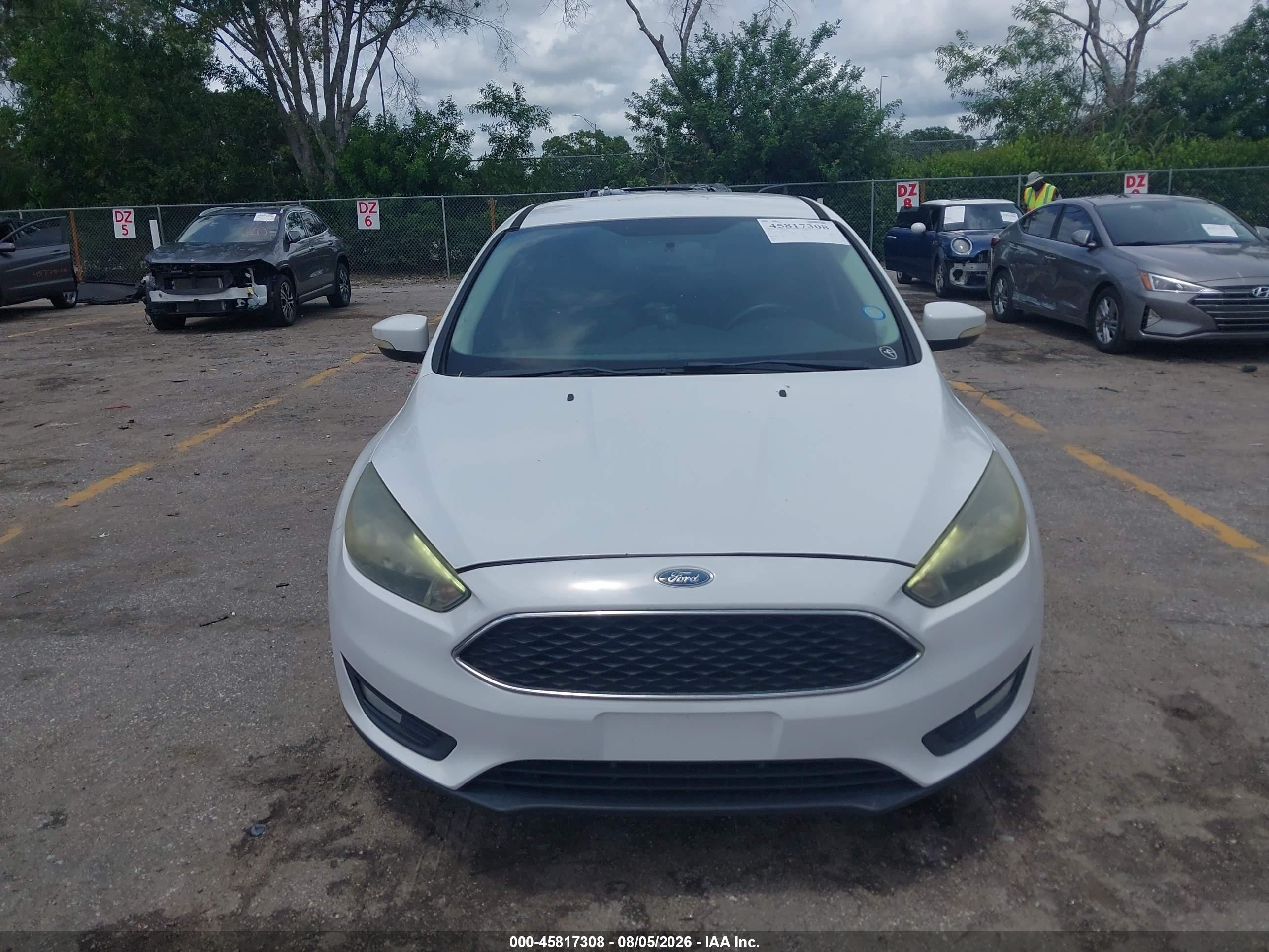 2015 Ford Focus Se White vin: 1FADP3K26FL227896