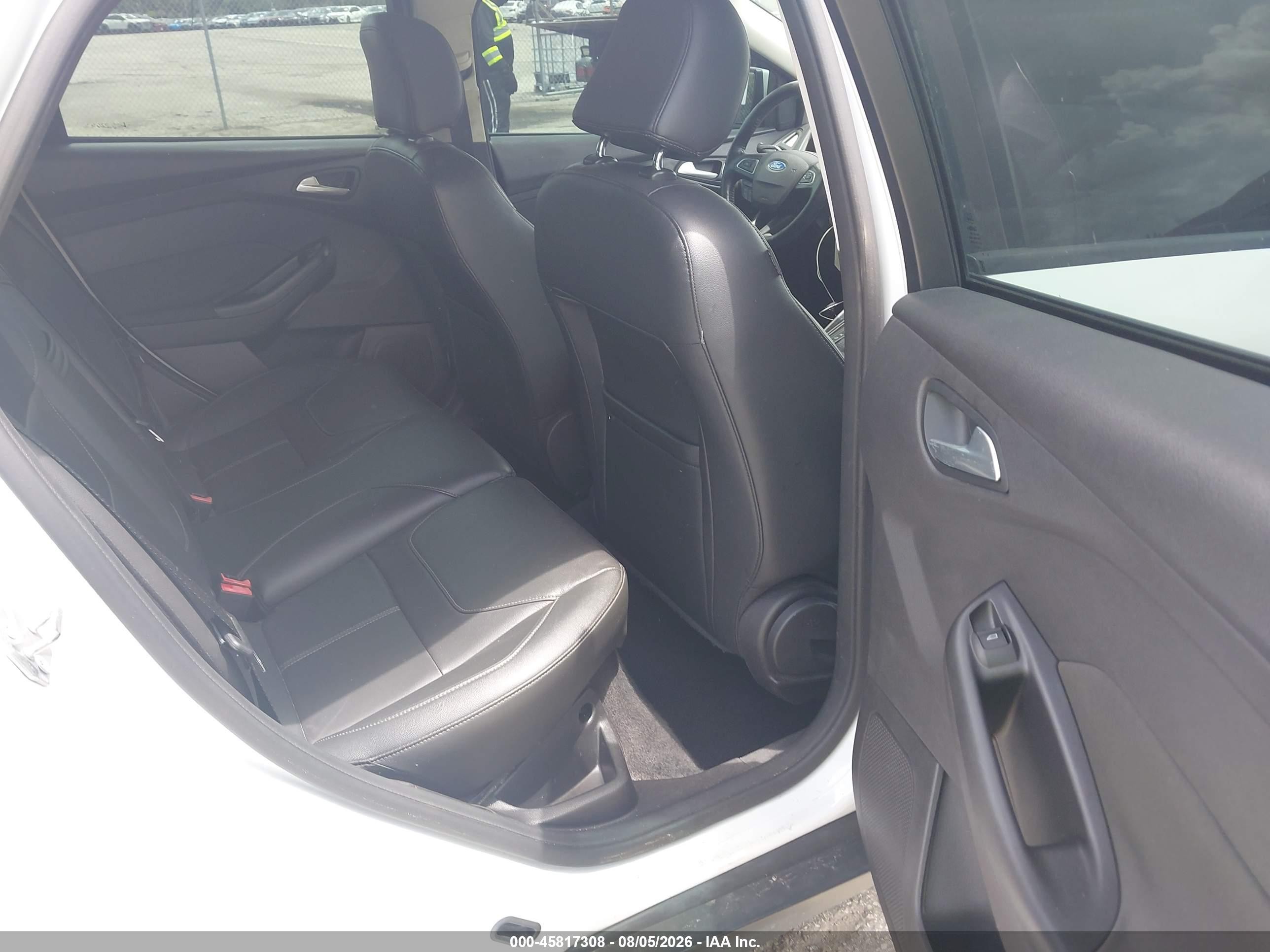 2015 Ford Focus Se White vin: 1FADP3K26FL227896