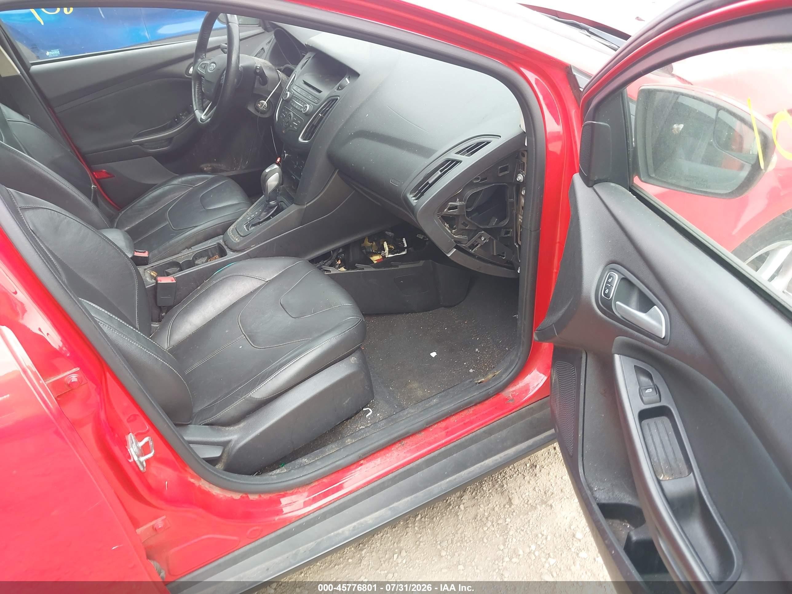 2015 Ford Focus Se Red vin: 1FADP3K26FL229664