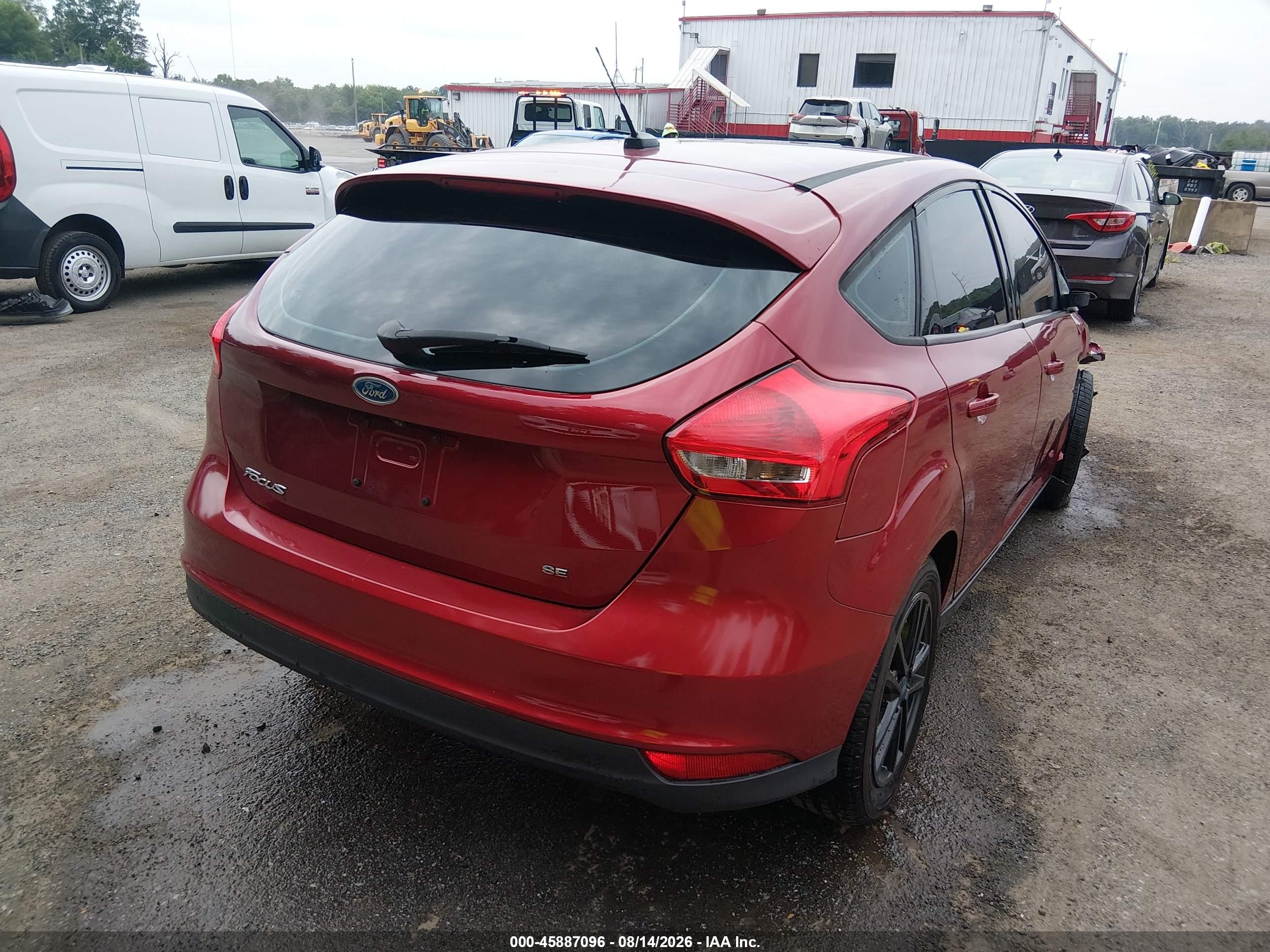 2015 Ford Focus Se Red vin: 1FADP3K26FL237554