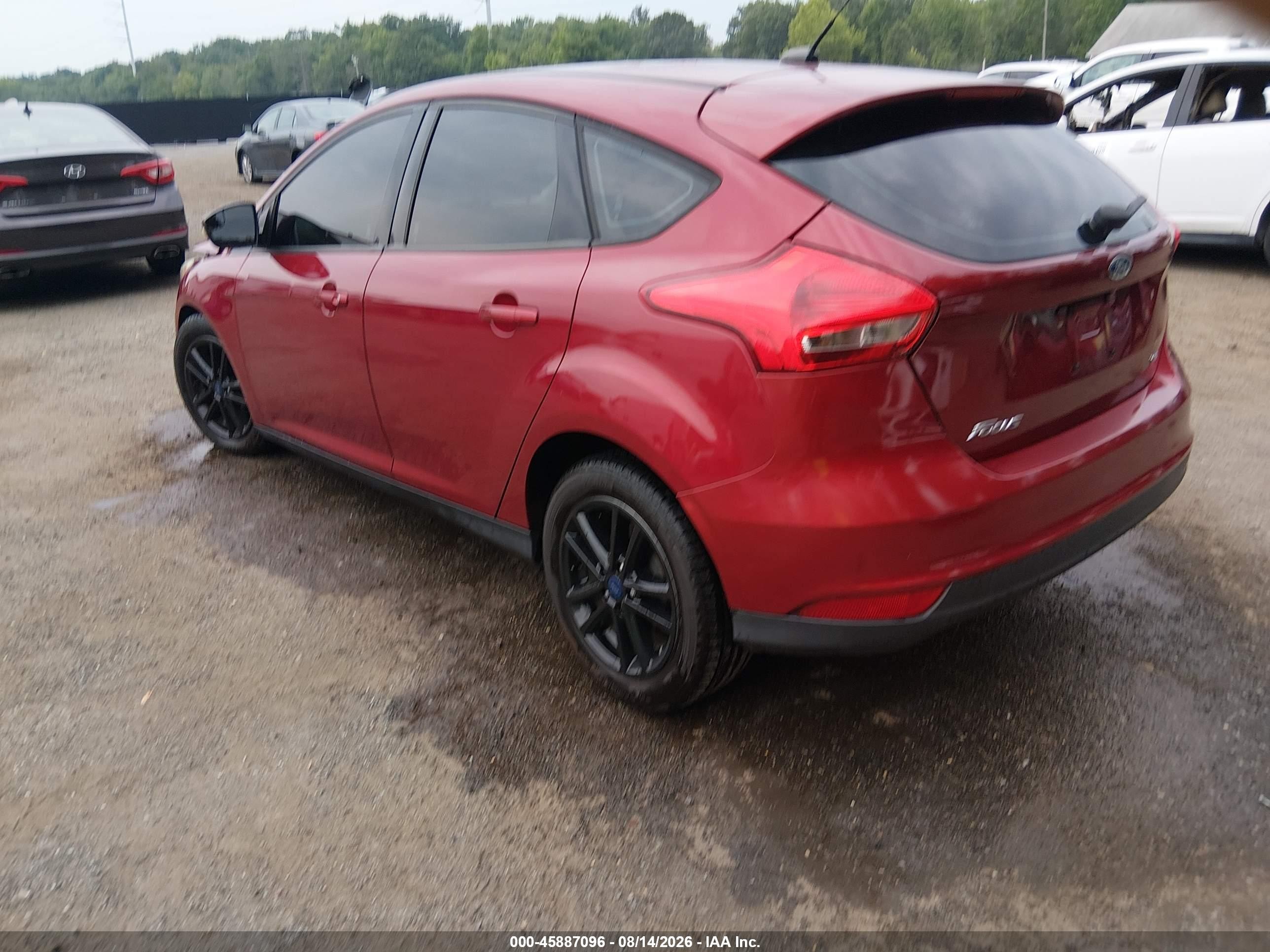 2015 Ford Focus Se Red vin: 1FADP3K26FL237554