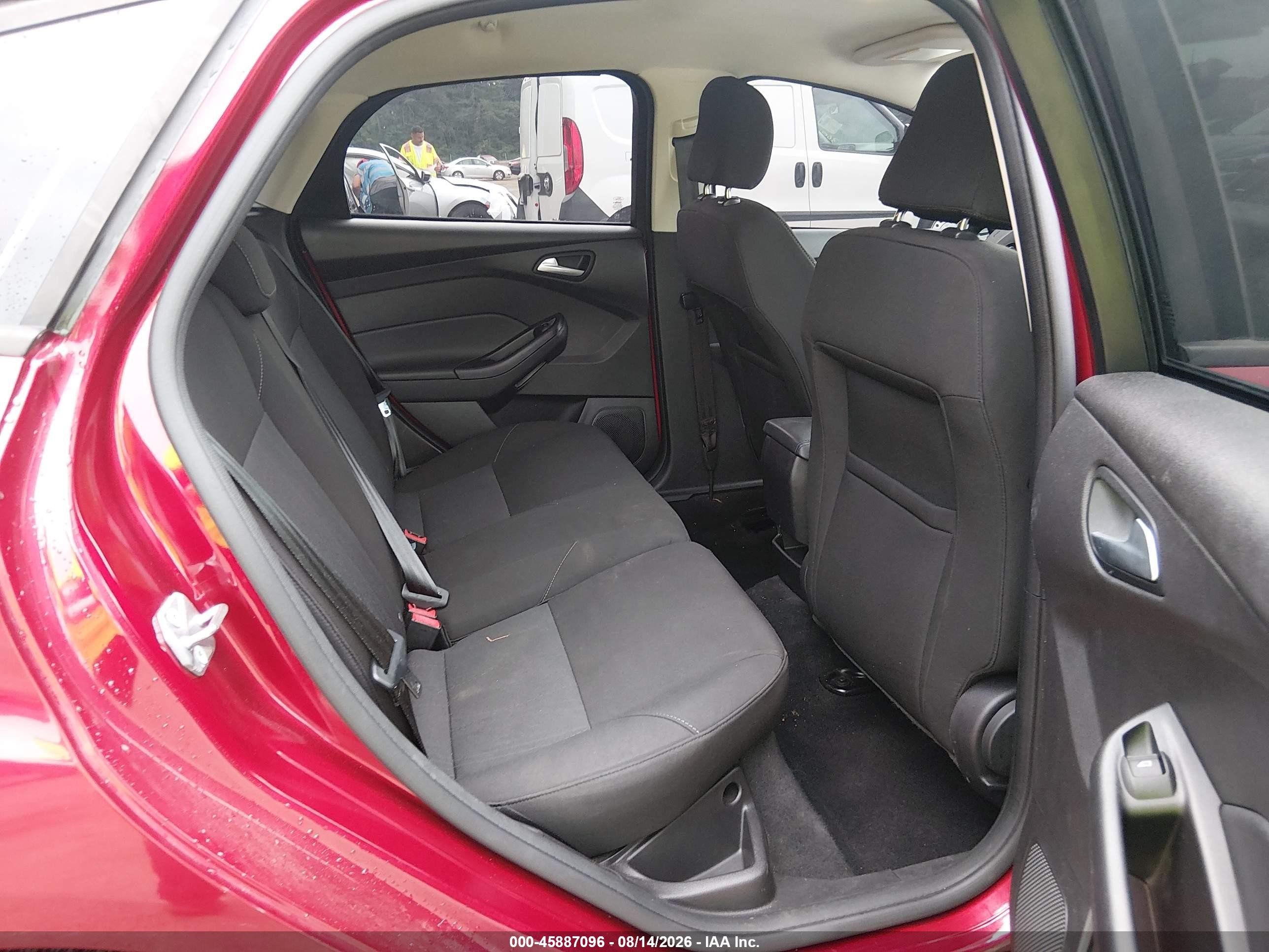 2015 Ford Focus Se Red vin: 1FADP3K26FL237554