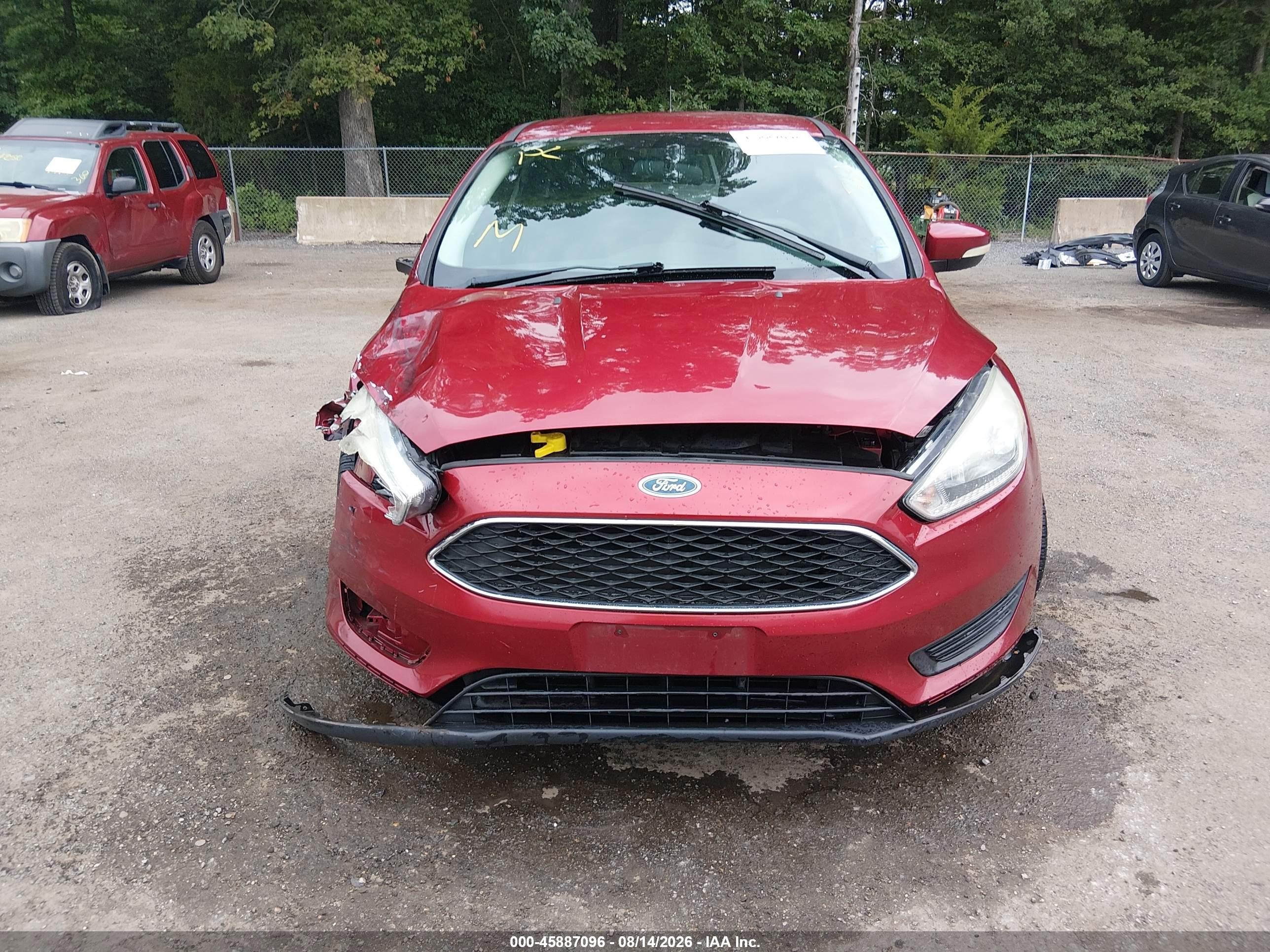 2015 Ford Focus Se Red vin: 1FADP3K26FL237554