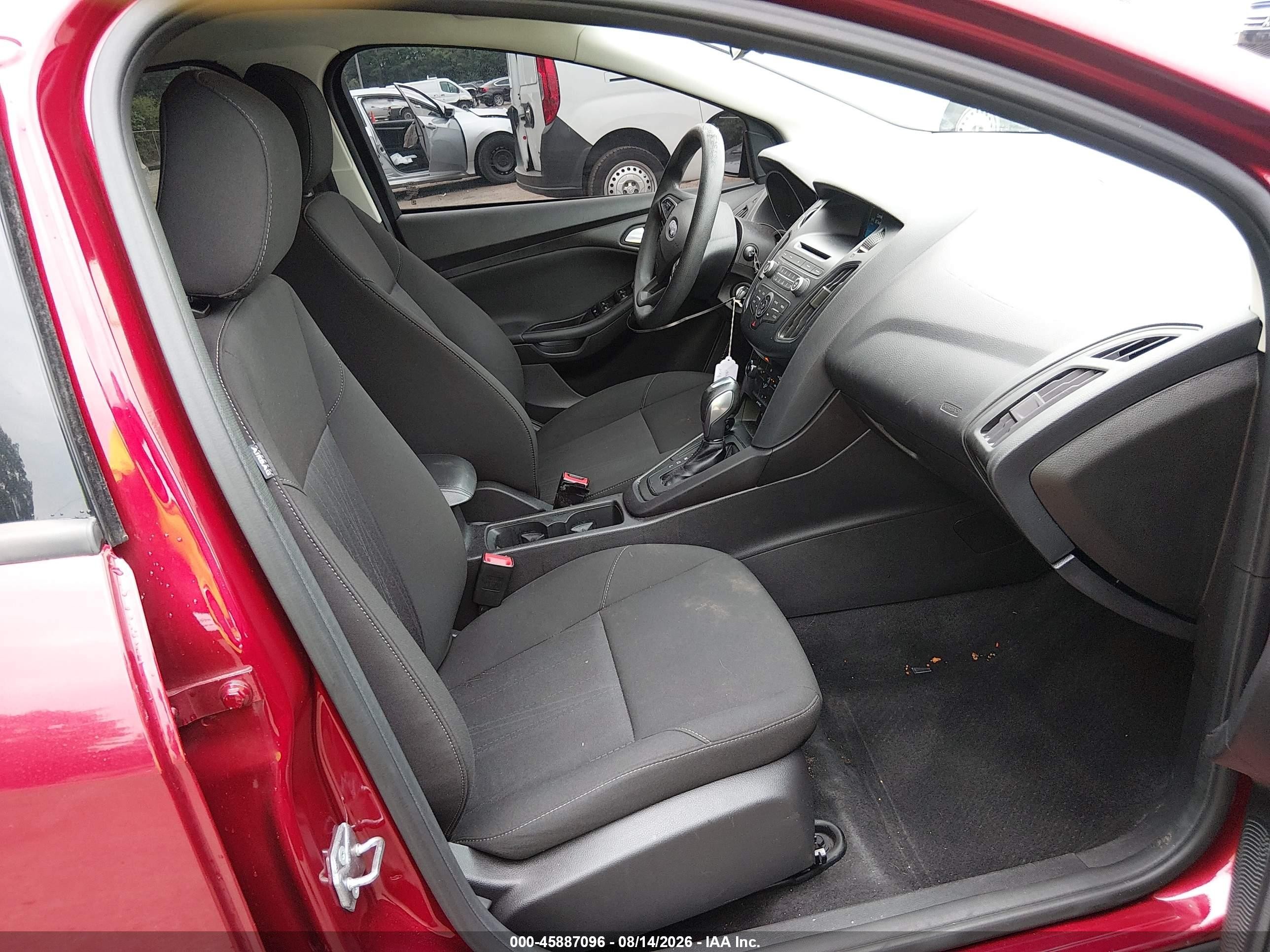 2015 Ford Focus Se Red vin: 1FADP3K26FL237554