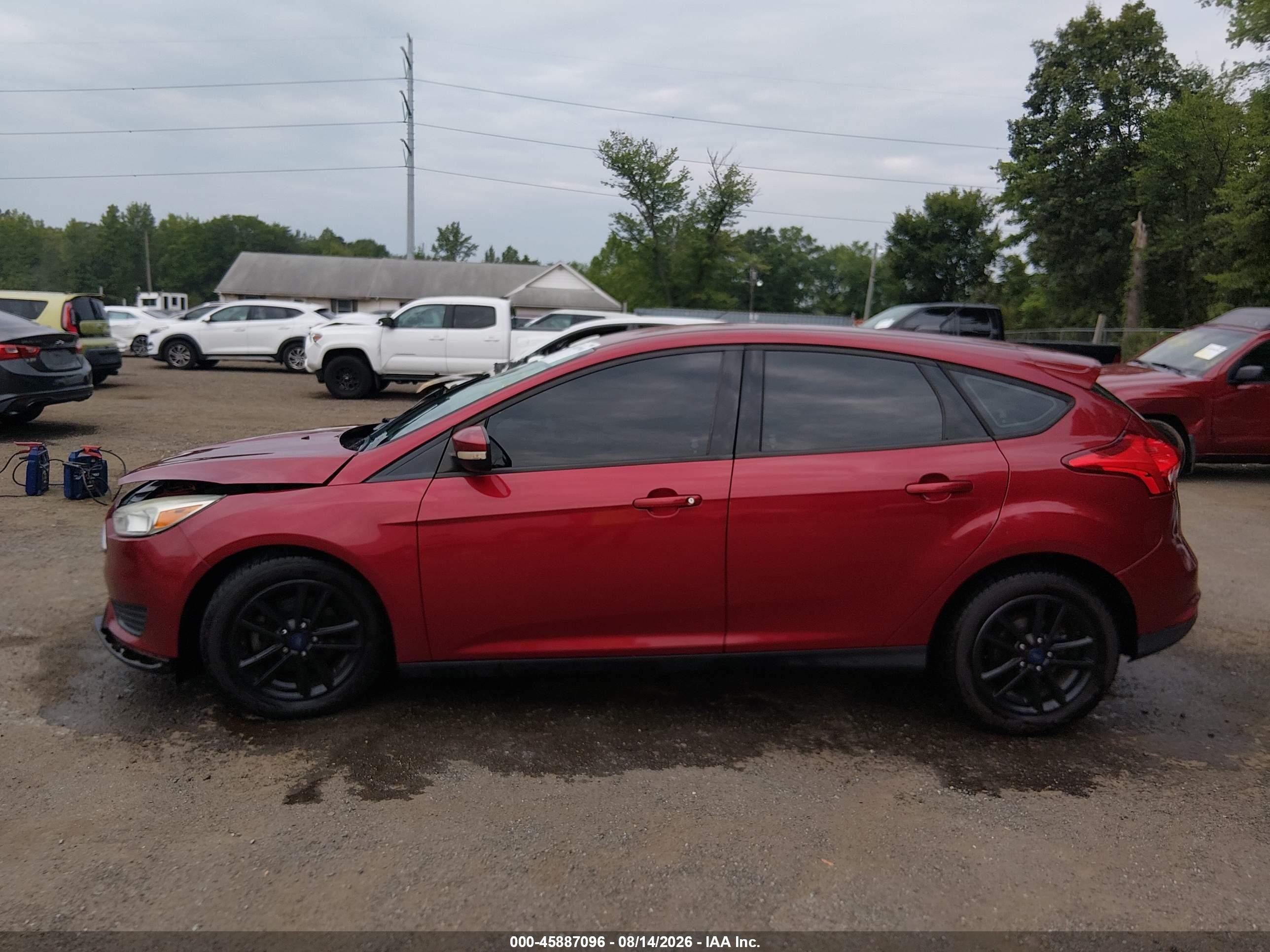 2015 Ford Focus Se Red vin: 1FADP3K26FL237554