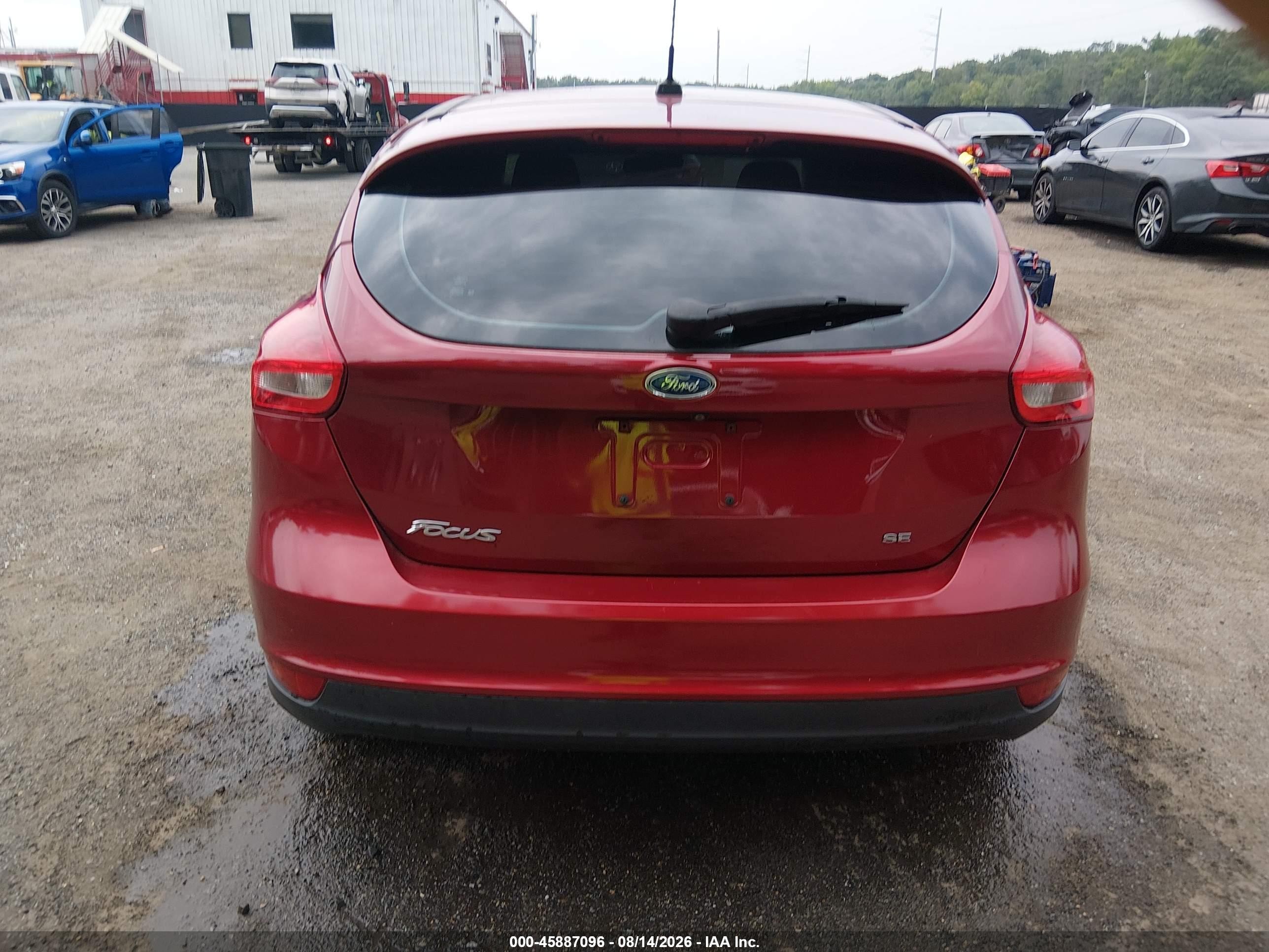 2015 Ford Focus Se Red vin: 1FADP3K26FL237554