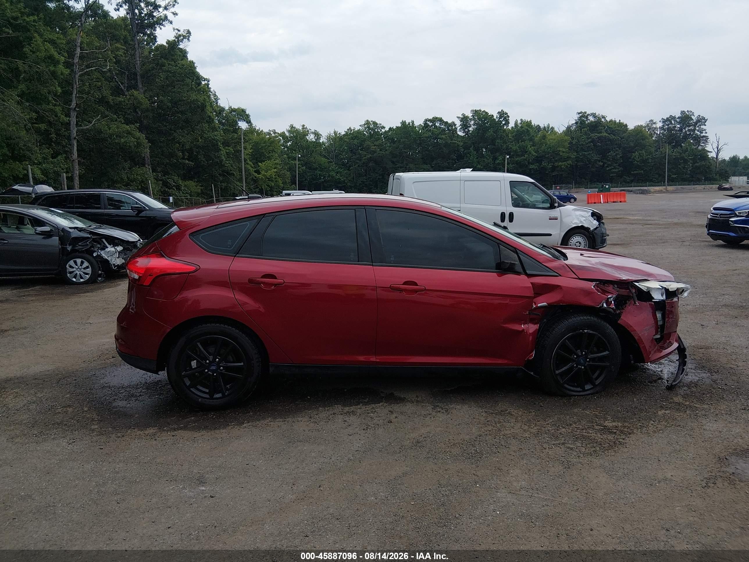 2015 Ford Focus Se Red vin: 1FADP3K26FL237554