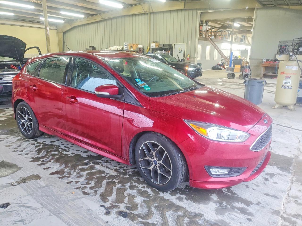 2015 Ford Focus Se Burgundy vin: 1FADP3K26FL251437