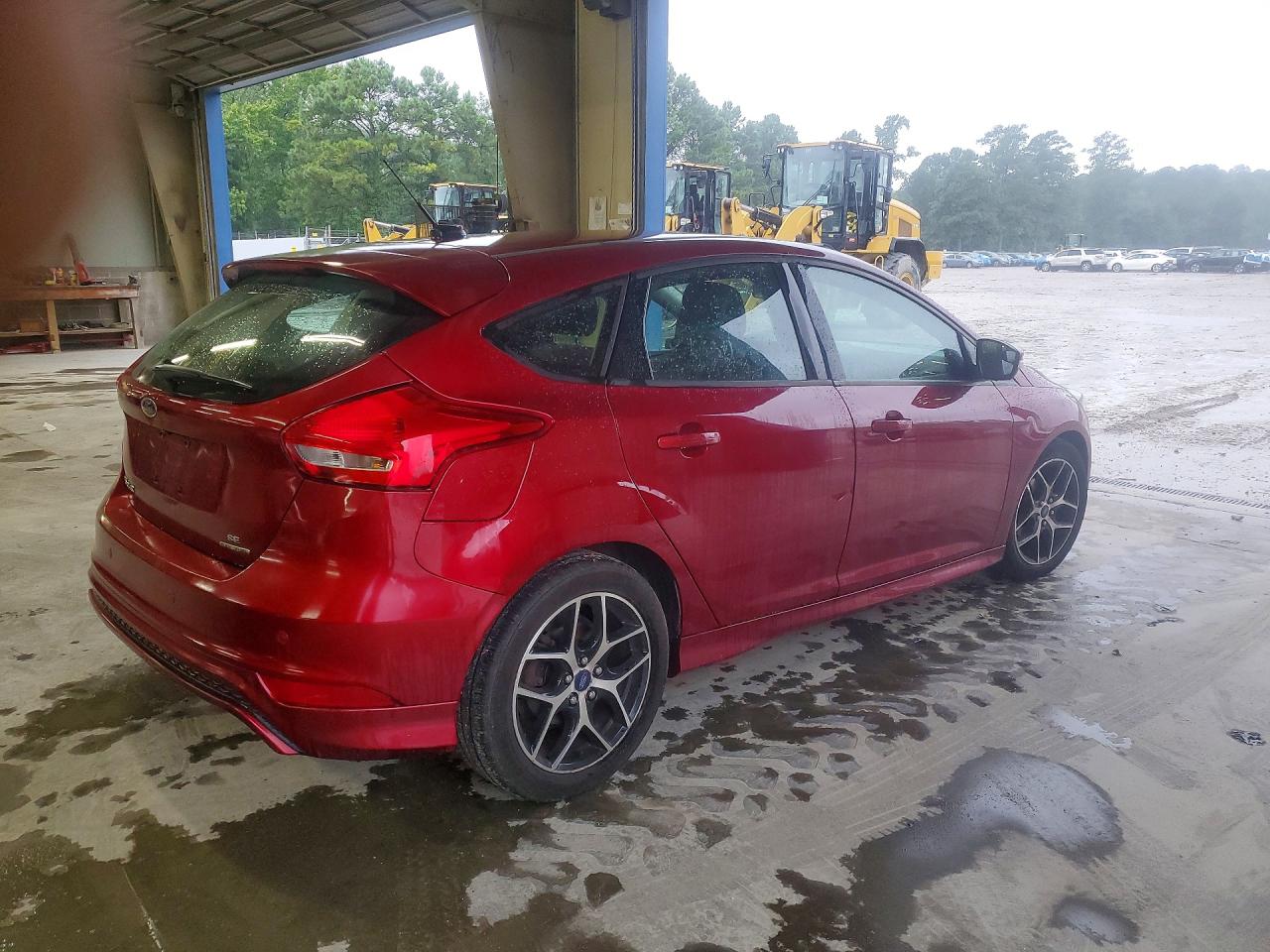 2015 Ford Focus Se Burgundy vin: 1FADP3K26FL251437
