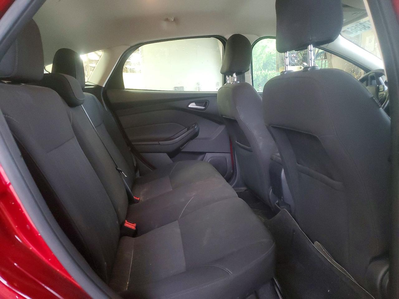 2015 Ford Focus Se Burgundy vin: 1FADP3K26FL251437