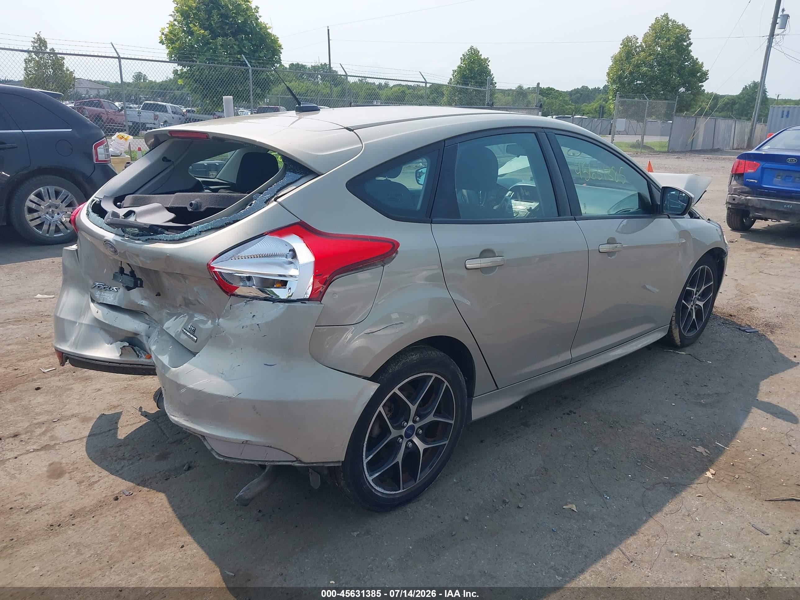 2015 Ford Focus Se Gold vin: 1FADP3K26FL259957