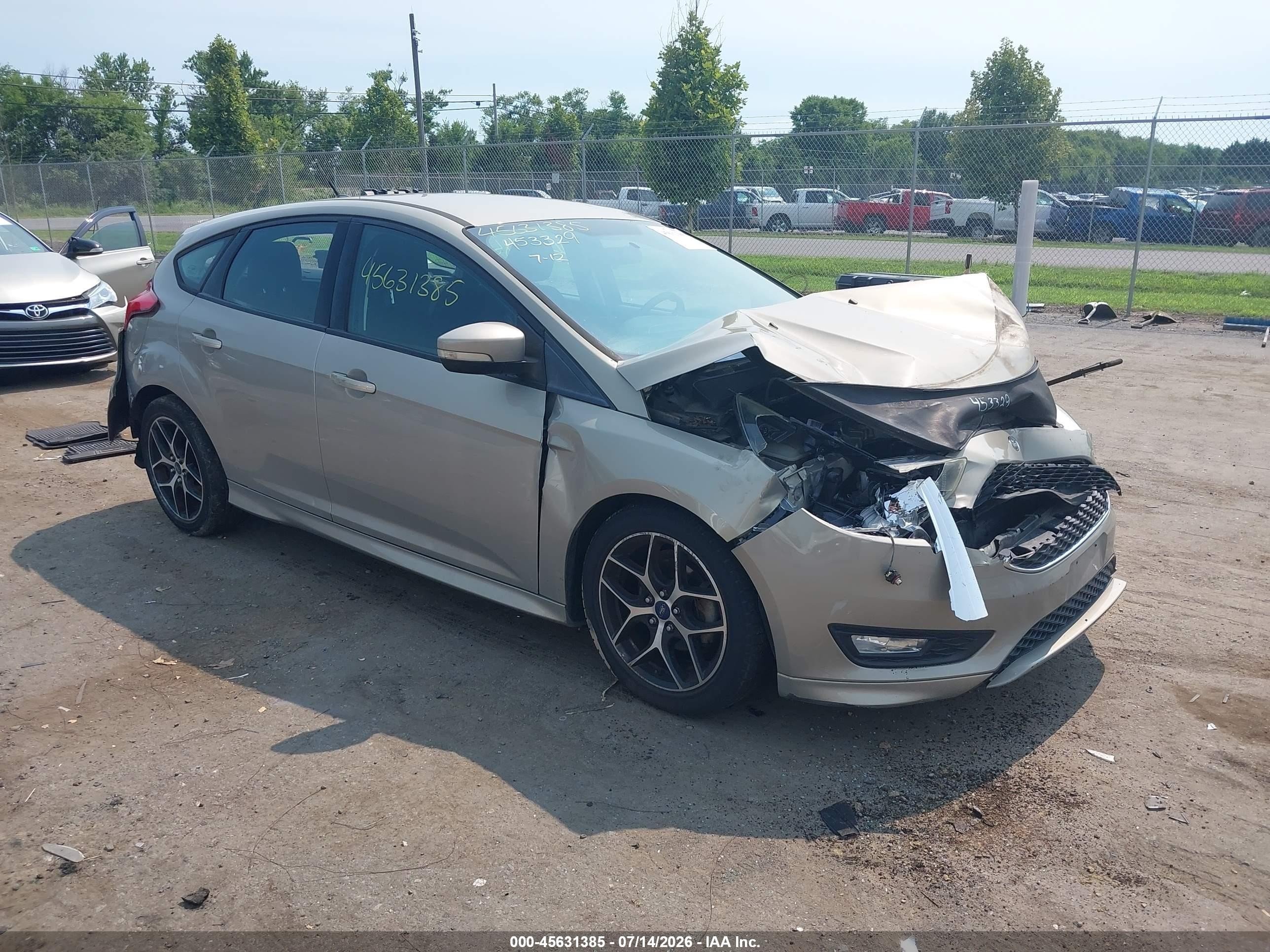 2015 Ford Focus Se Gold vin: 1FADP3K26FL259957