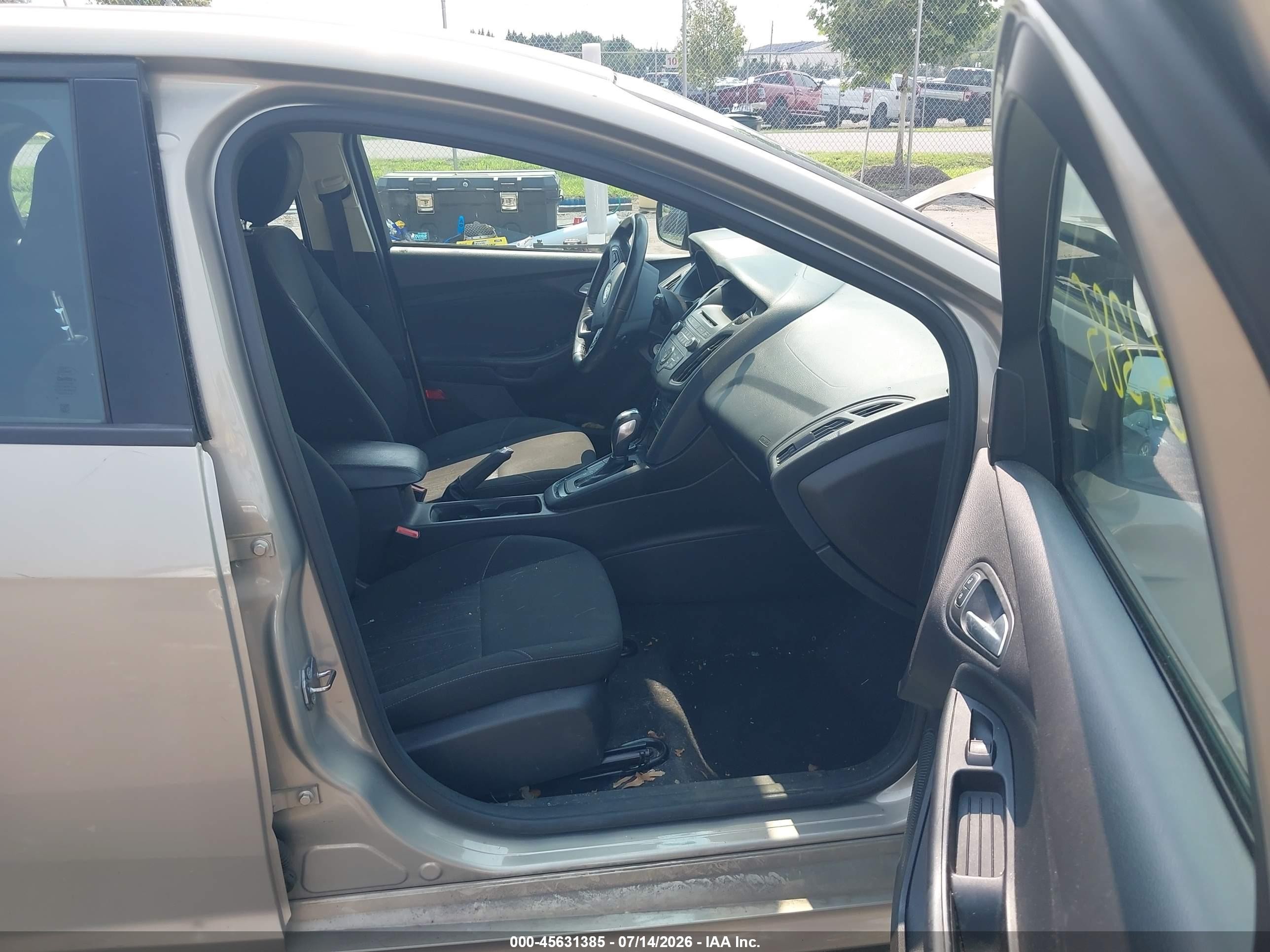 2015 Ford Focus Se Gold vin: 1FADP3K26FL259957