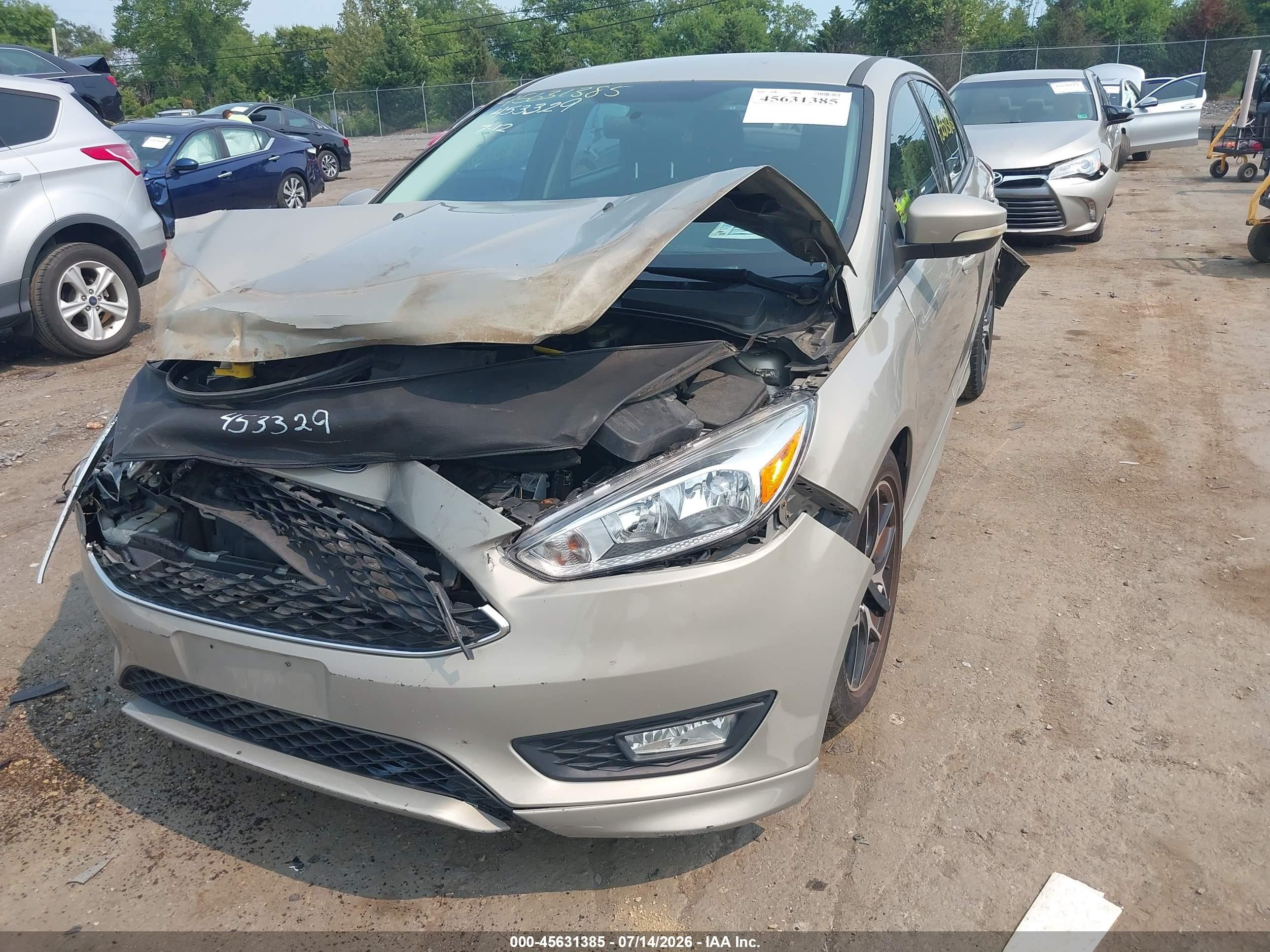 2015 Ford Focus Se Gold vin: 1FADP3K26FL259957