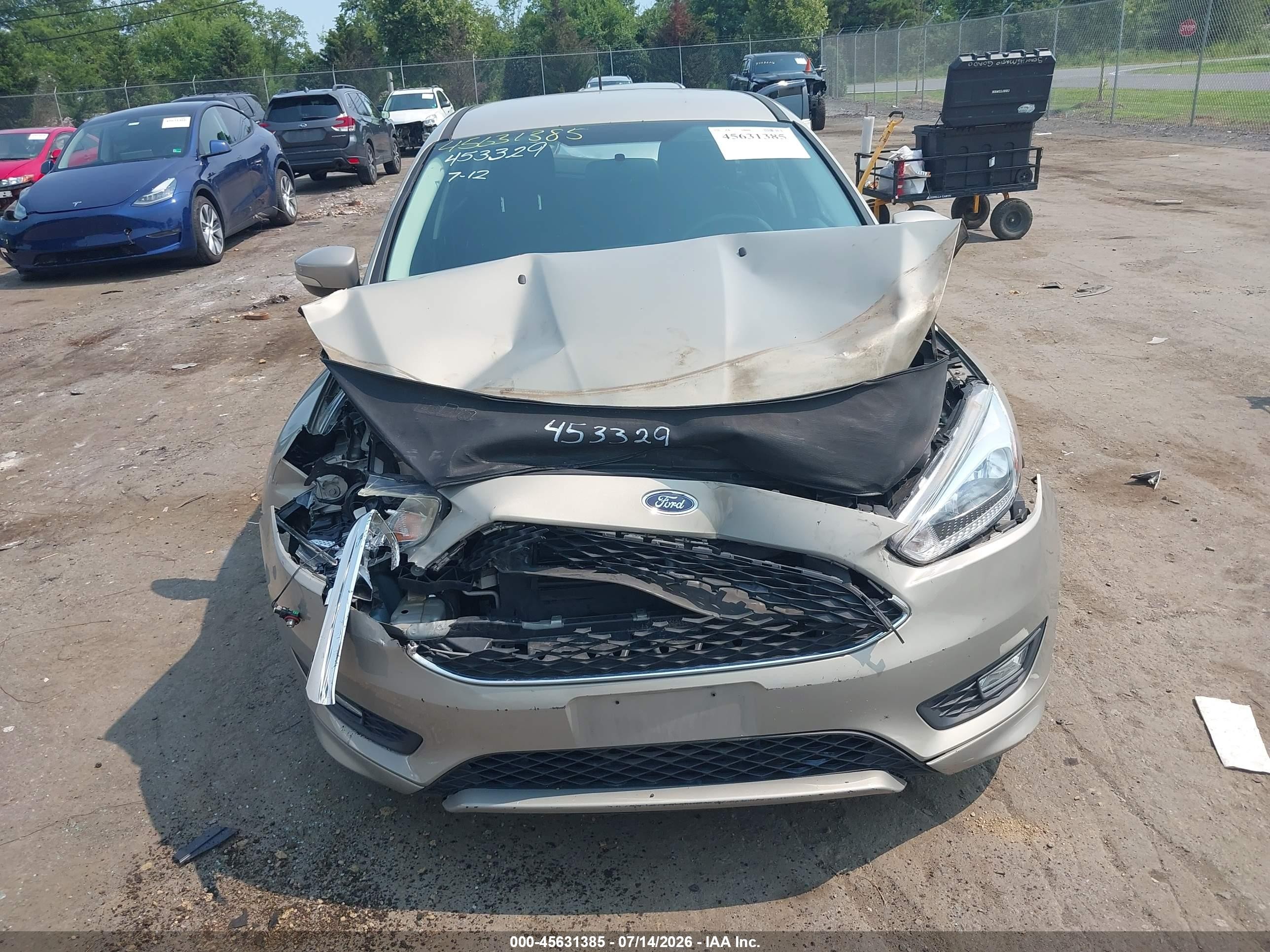 2015 Ford Focus Se Gold vin: 1FADP3K26FL259957