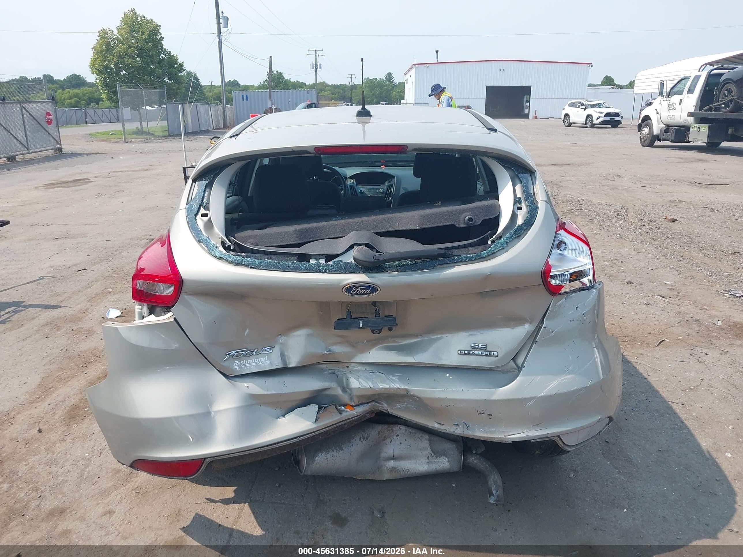 2015 Ford Focus Se Gold vin: 1FADP3K26FL259957