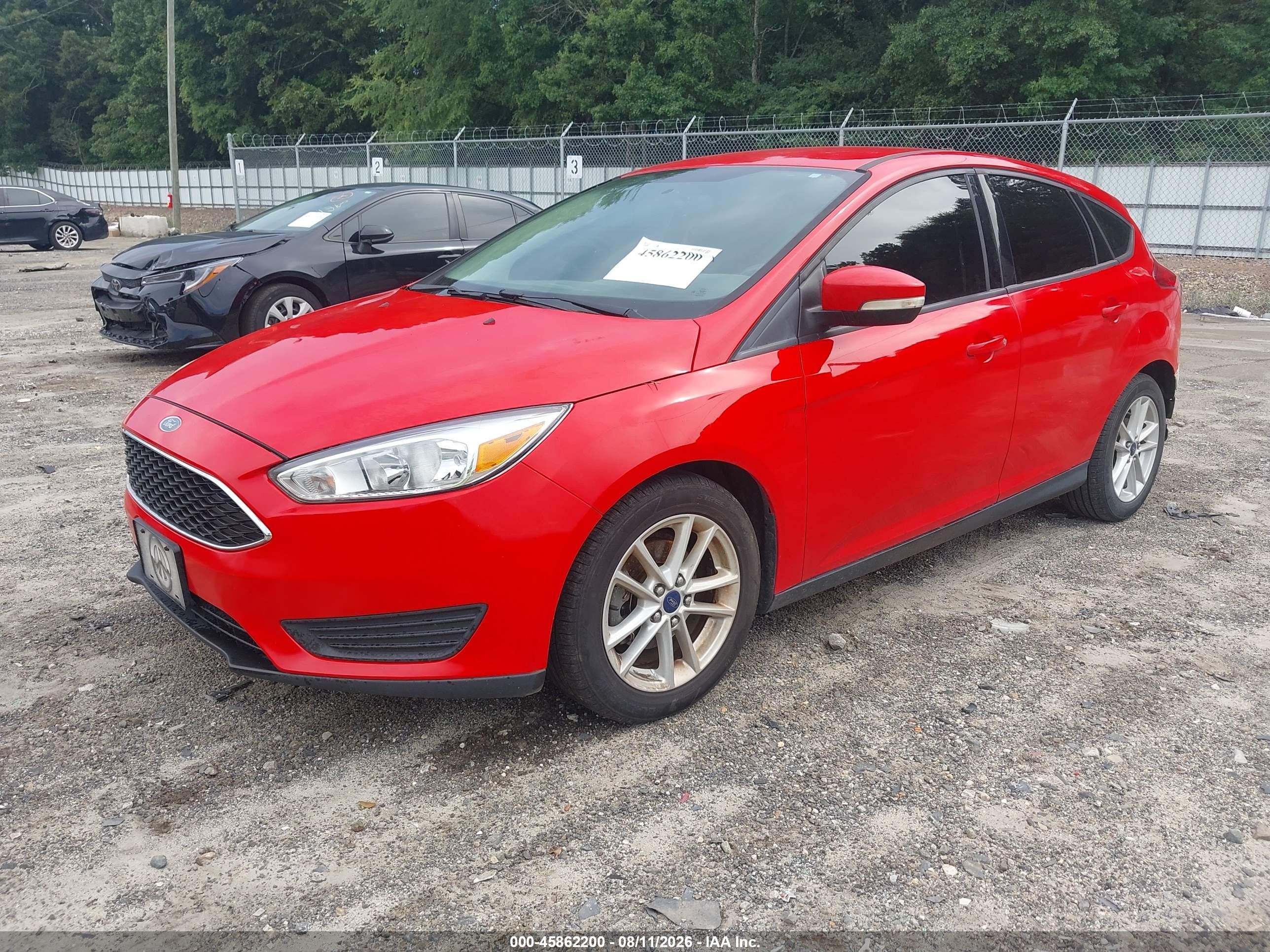 2015 Ford Focus Se Red vin: 1FADP3K26FL291825