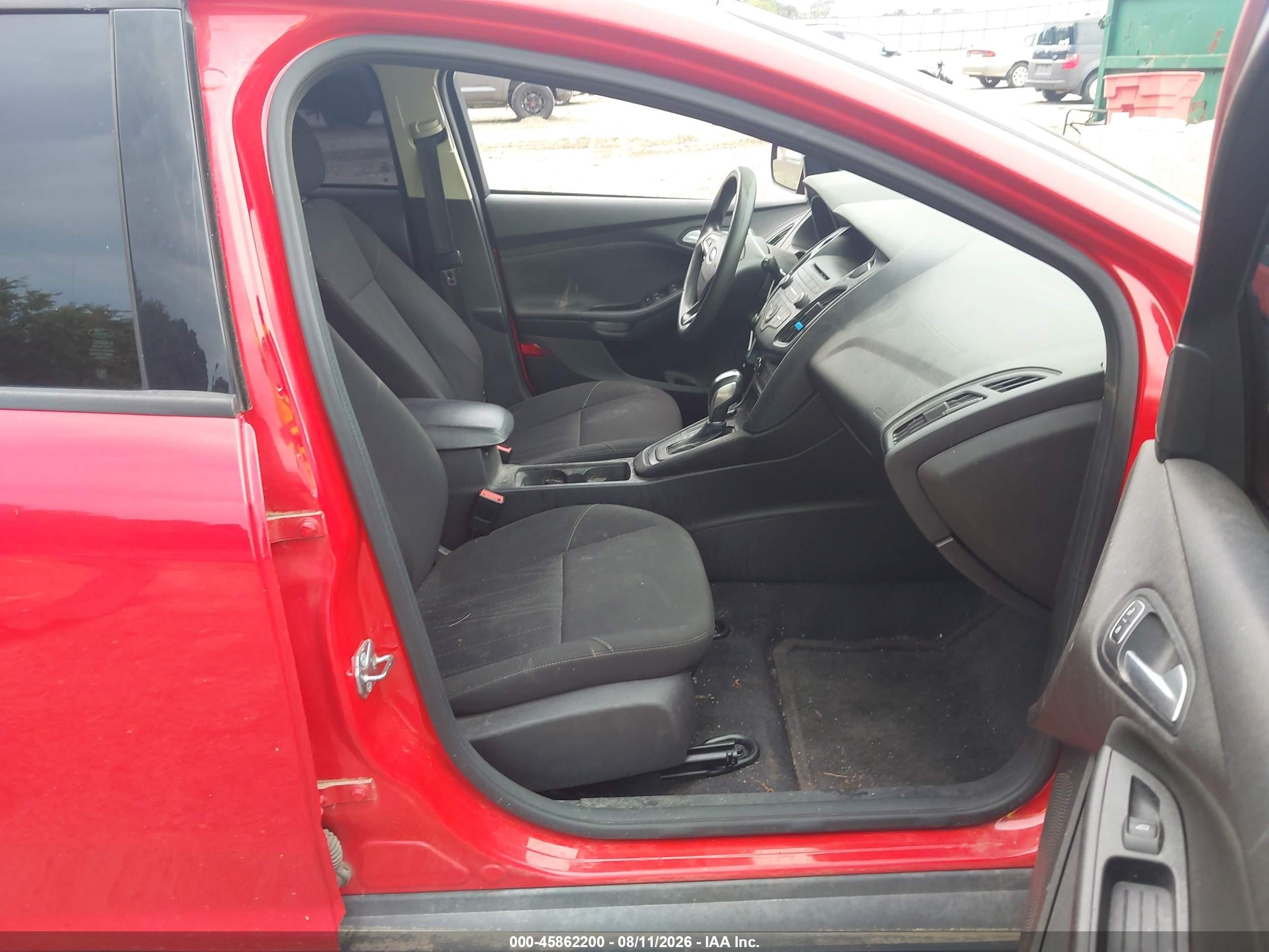 2015 Ford Focus Se Red vin: 1FADP3K26FL291825