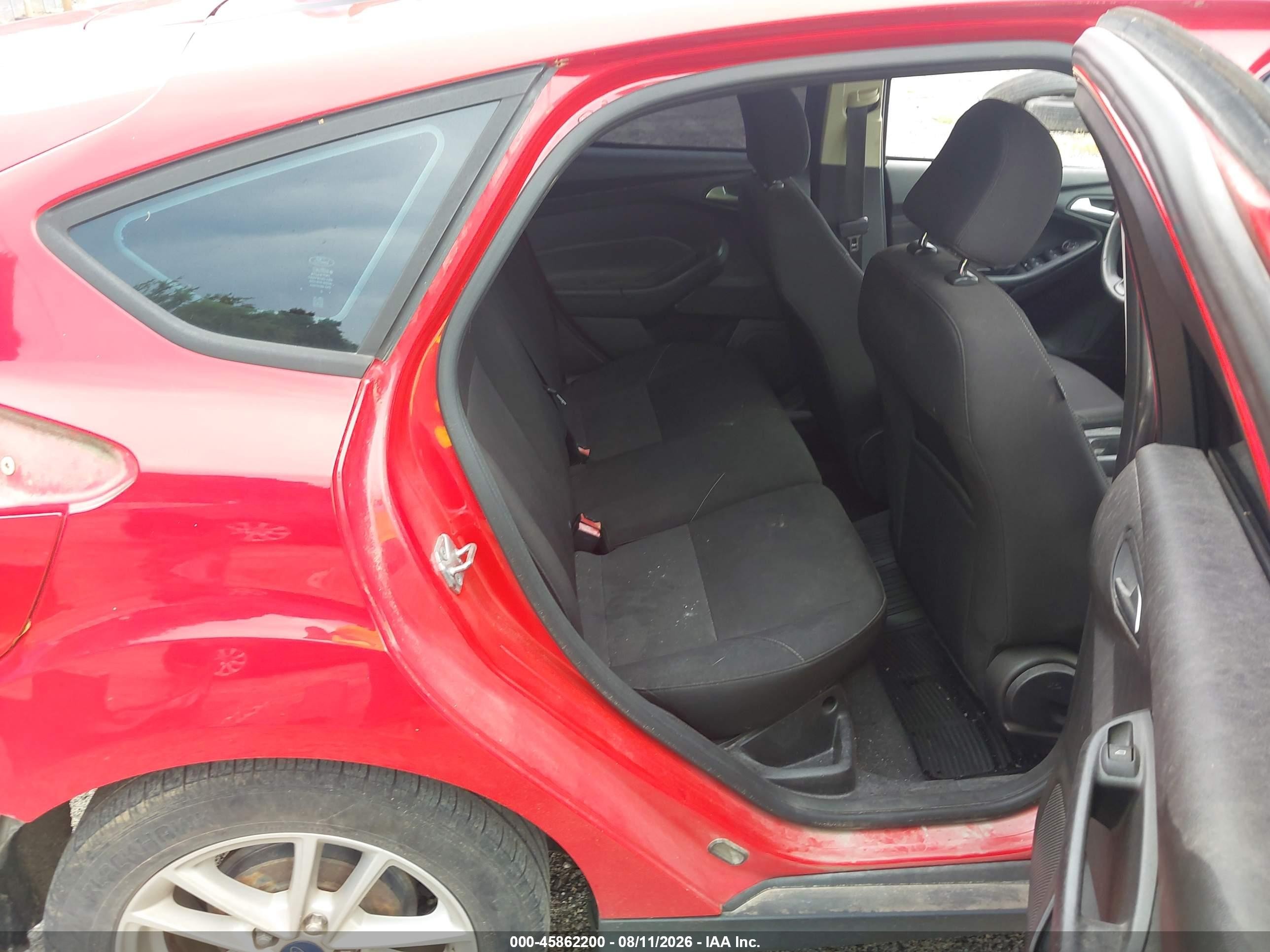 2015 Ford Focus Se Red vin: 1FADP3K26FL291825