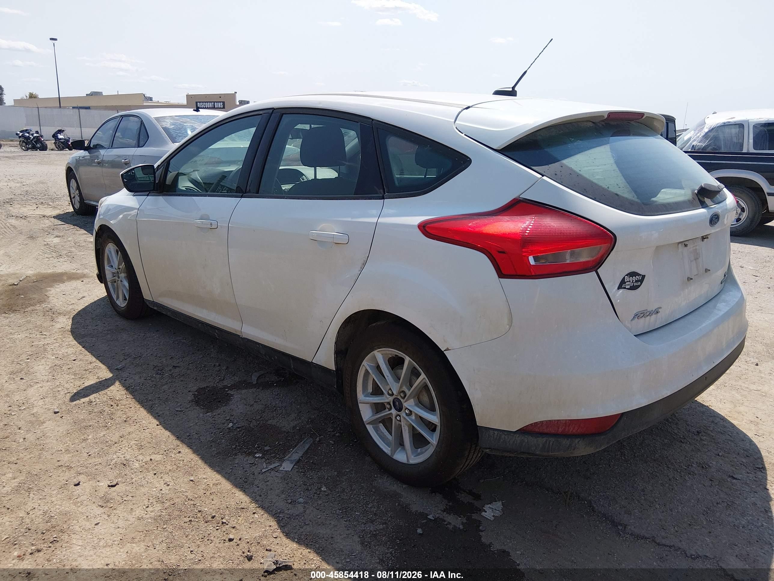 2015 Ford Focus Se White vin: 1FADP3K26FL292697