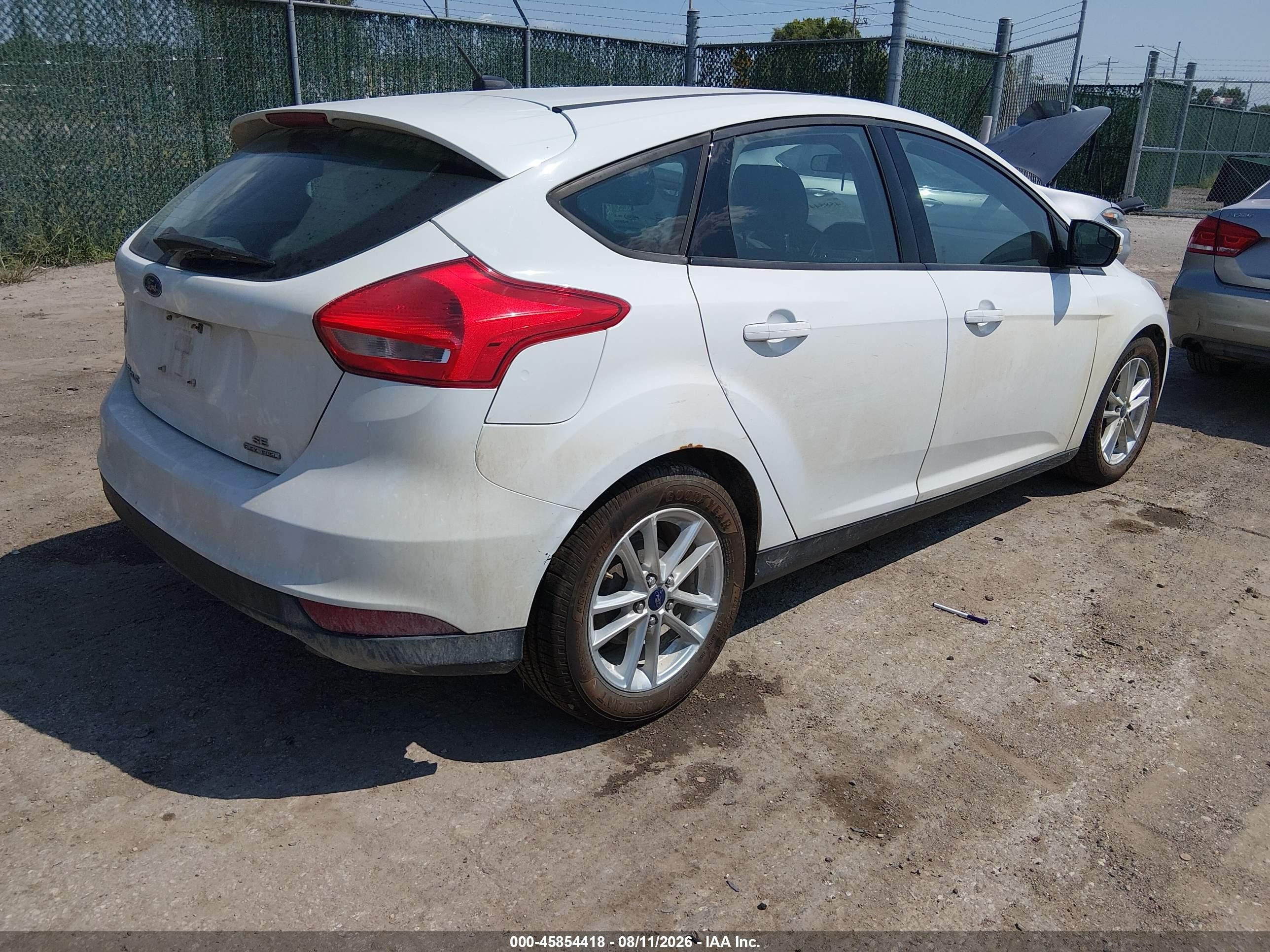 2015 Ford Focus Se White vin: 1FADP3K26FL292697